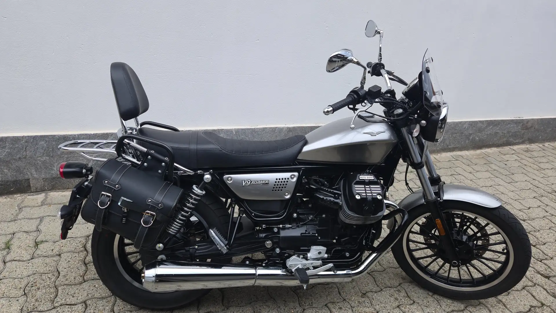 Moto Guzzi V 9 ROAMER ABS Szürke - 2