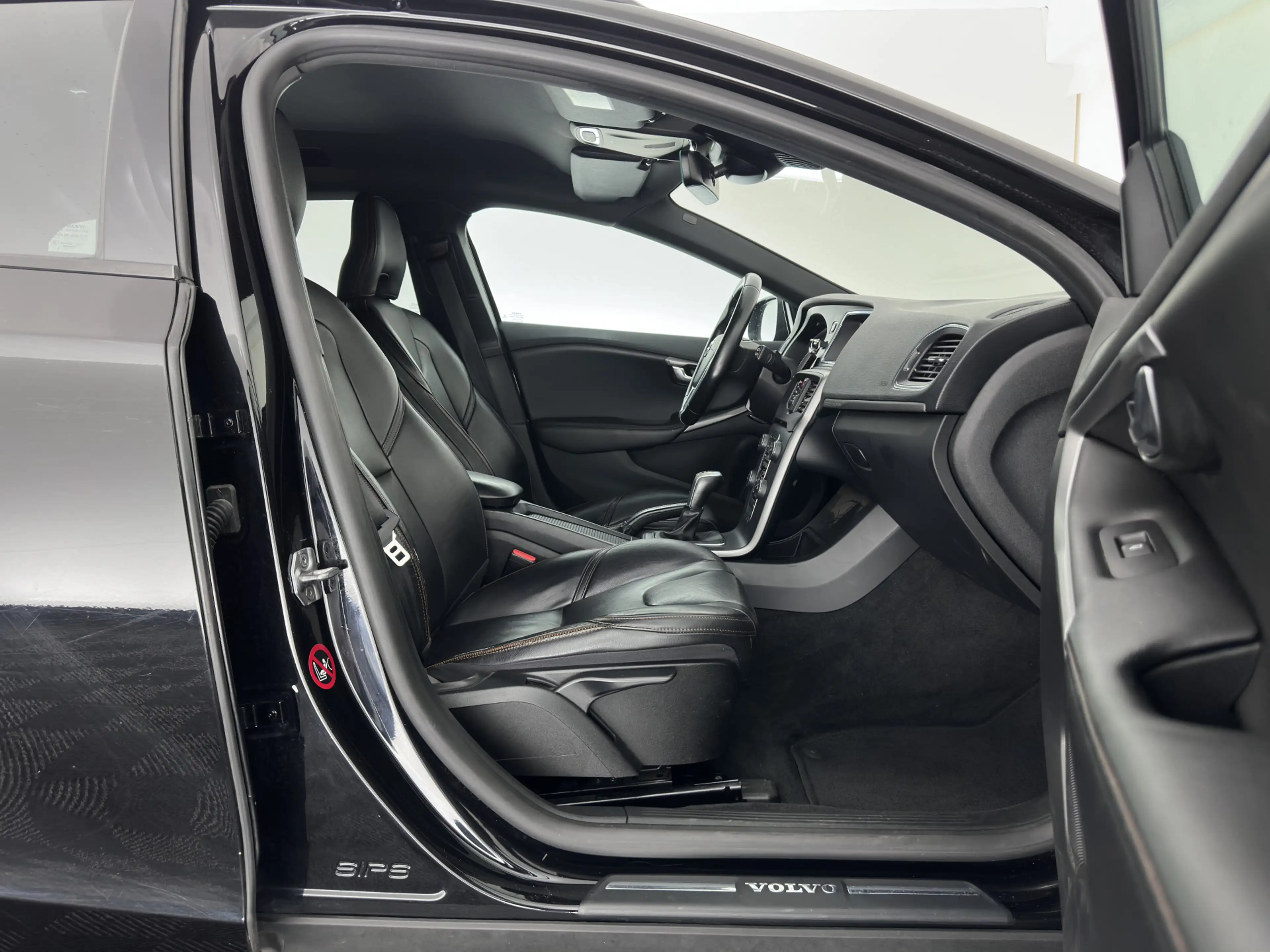Volvo V40 Cross Country 2.0 D2 Momentum *LEATHER | NAVI-FULLMAP | LED-LIGH — photo 12