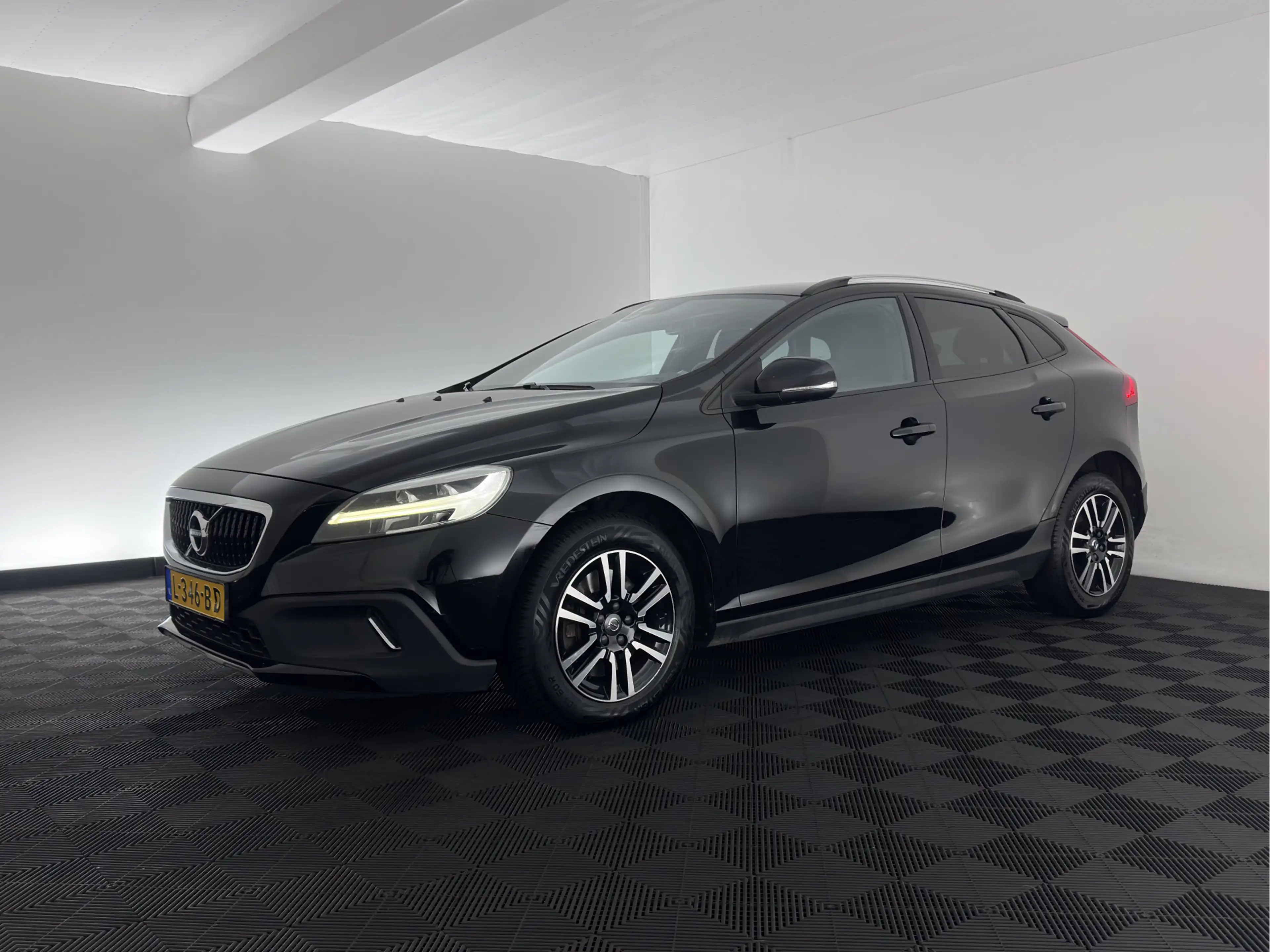 Volvo V40 Cross Country 2.0 D2 Momentum *LEATHER | NAVI-FULLMAP | LED-LIGH — photo 3