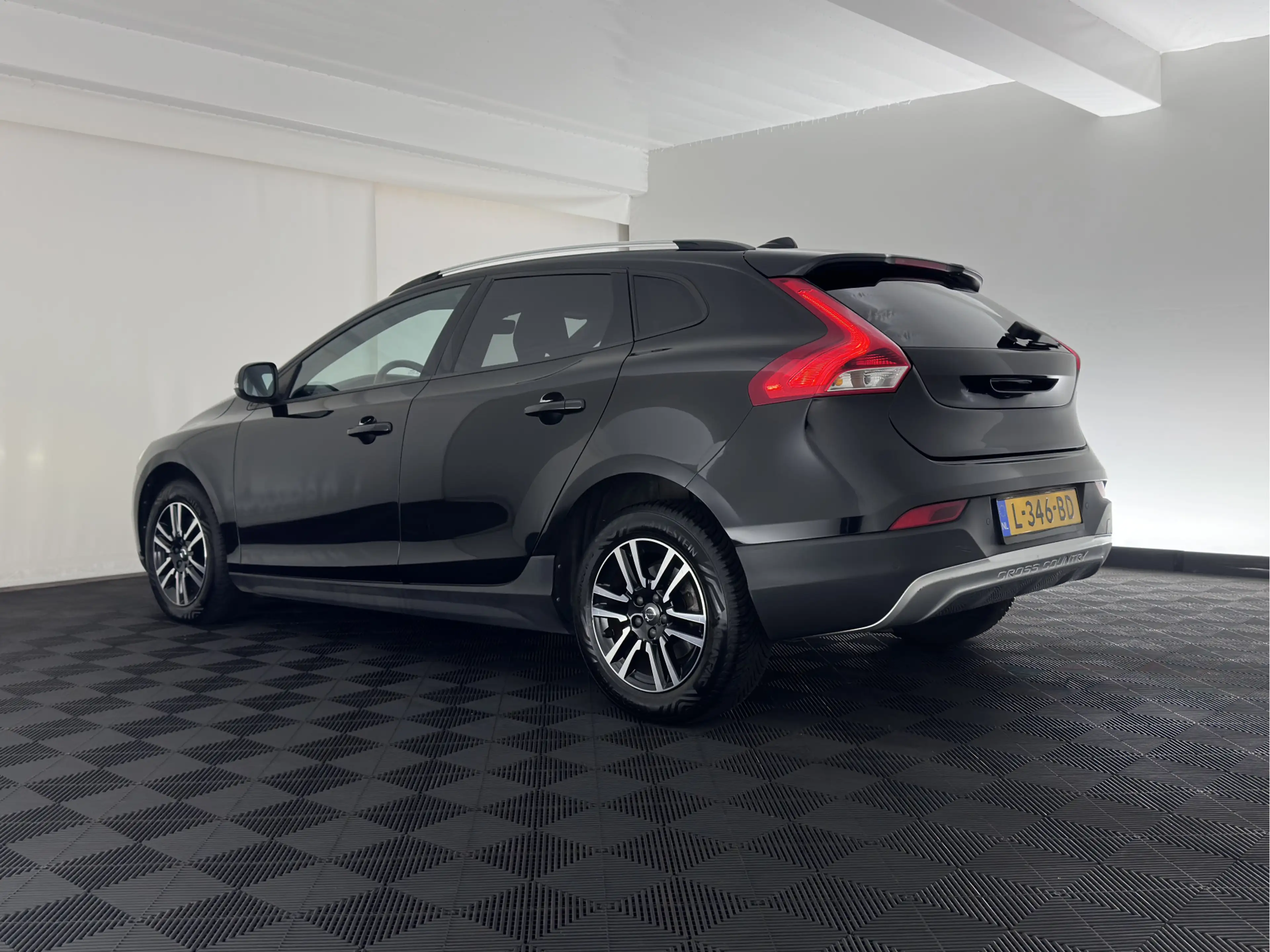 Volvo V40 Cross Country 2.0 D2 Momentum *LEATHER | NAVI-FULLMAP | LED-LIGH — photo 4