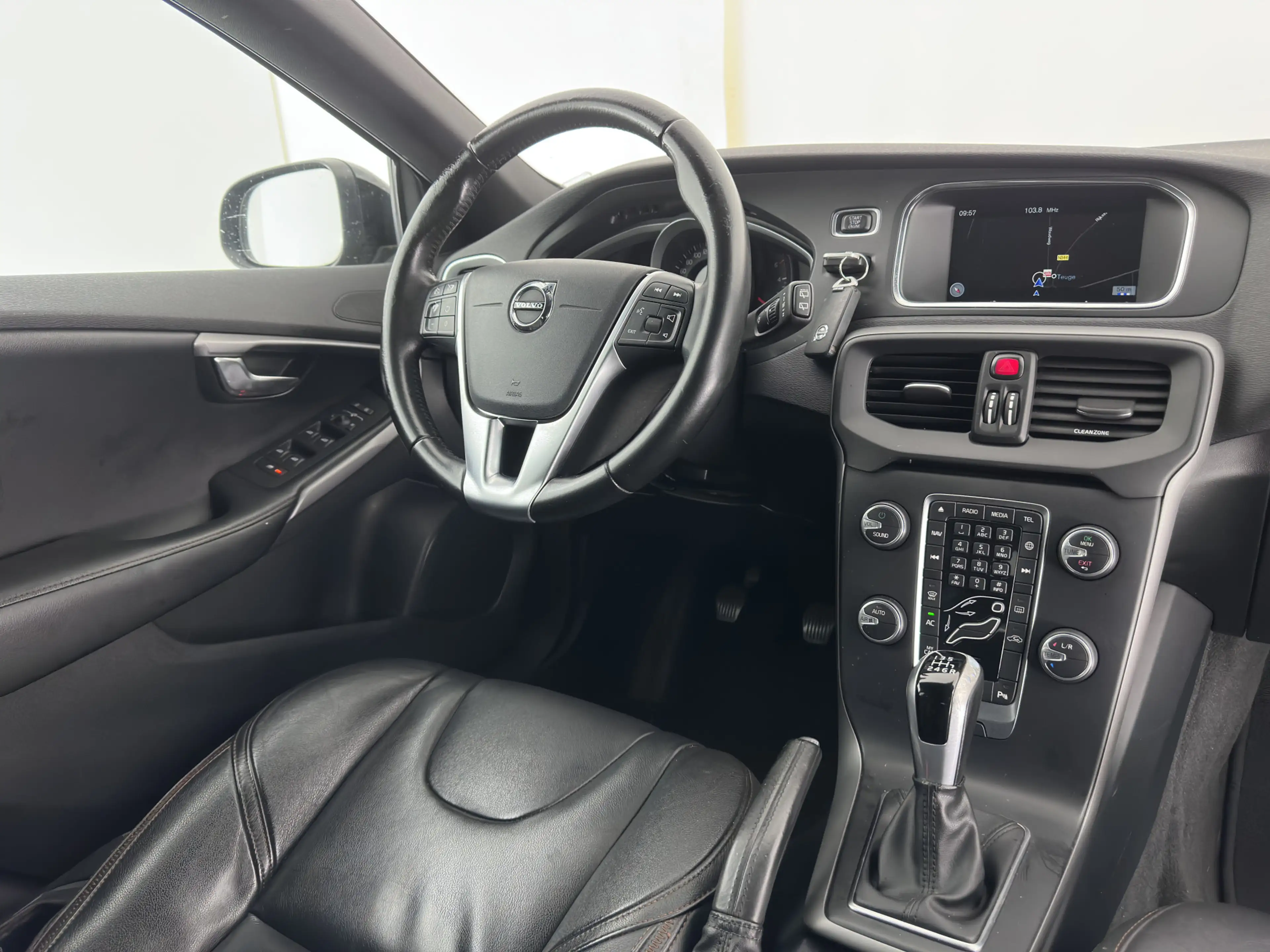 Volvo V40 Cross Country 2.0 D2 Momentum *LEATHER | NAVI-FULLMAP | LED-LIGH — photo 7