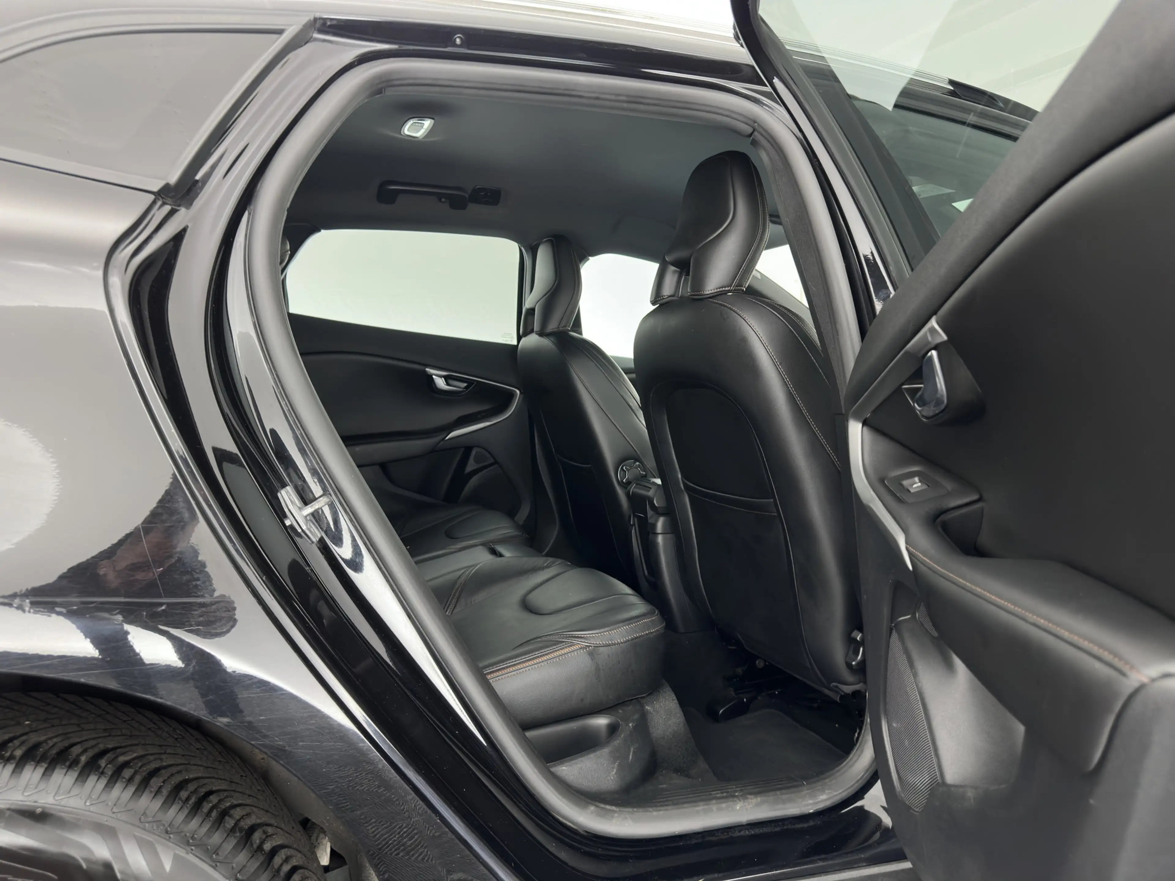Volvo V40 Cross Country 2.0 D2 Momentum *LEATHER | NAVI-FULLMAP | LED-LIGH — photo 11