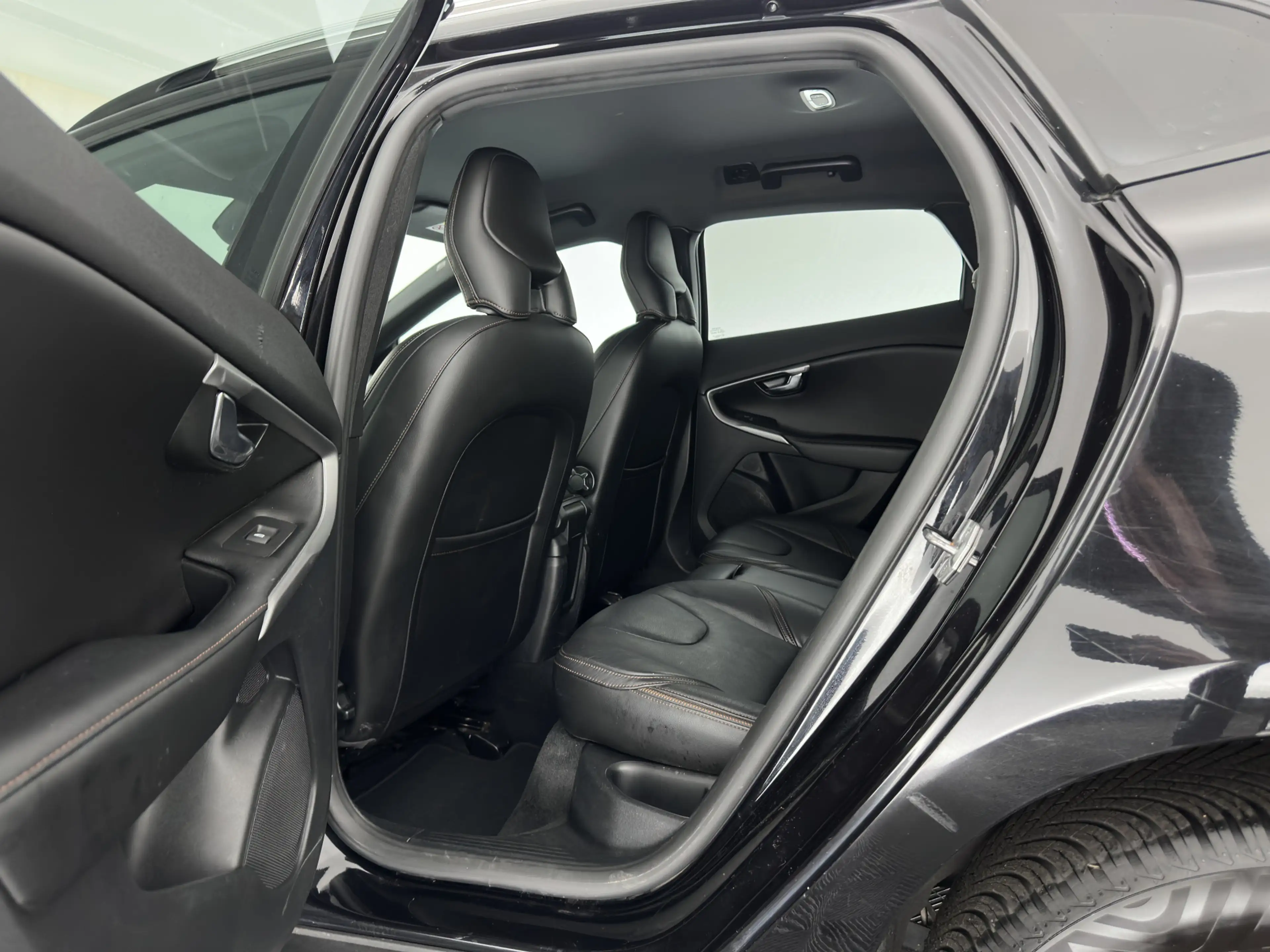 Volvo V40 Cross Country 2.0 D2 Momentum *LEATHER | NAVI-FULLMAP | LED-LIGH — photo 9