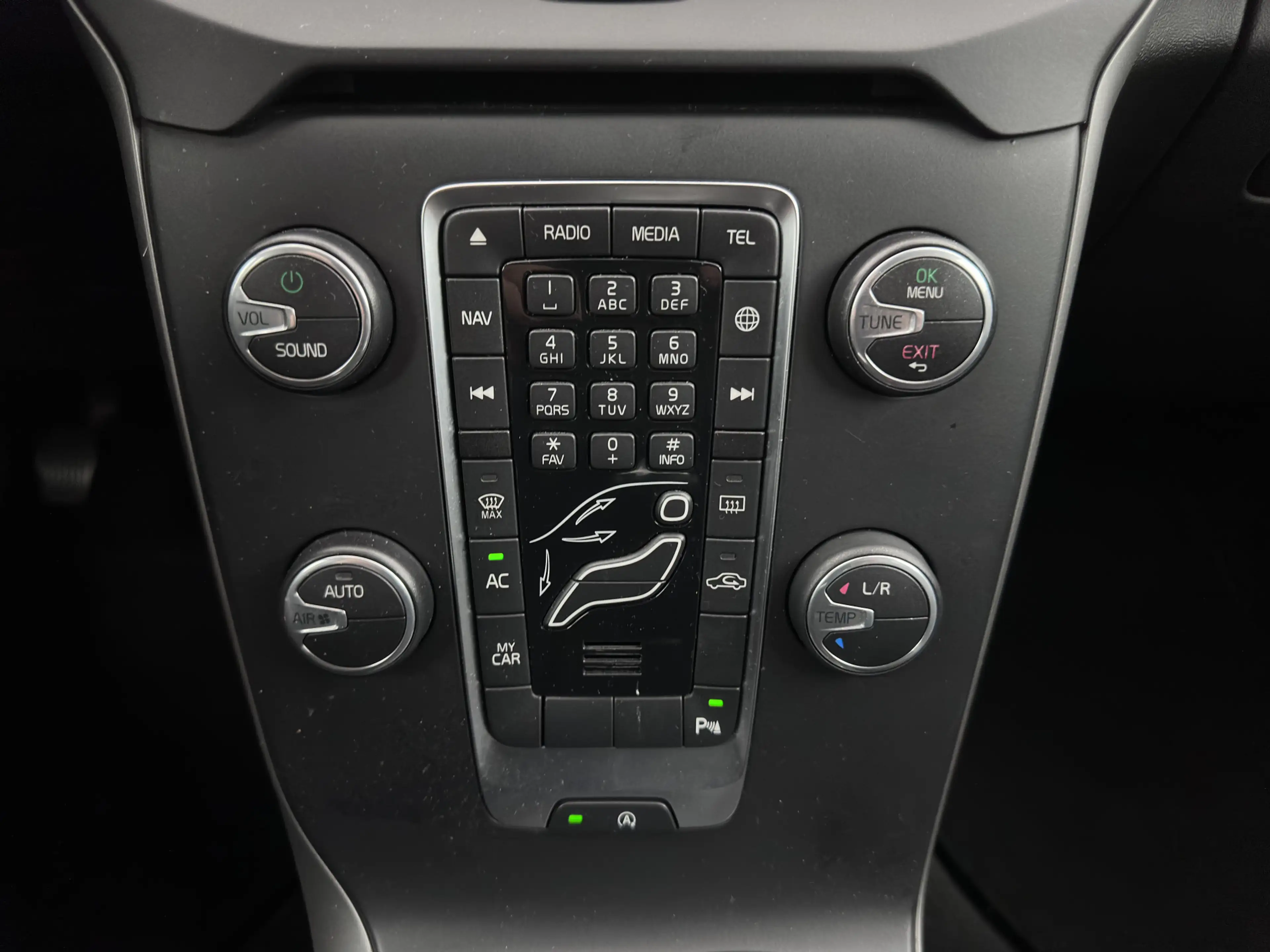Volvo V40 Cross Country 2.0 D2 Momentum *LEATHER | NAVI-FULLMAP | LED-LIGH — photo 14