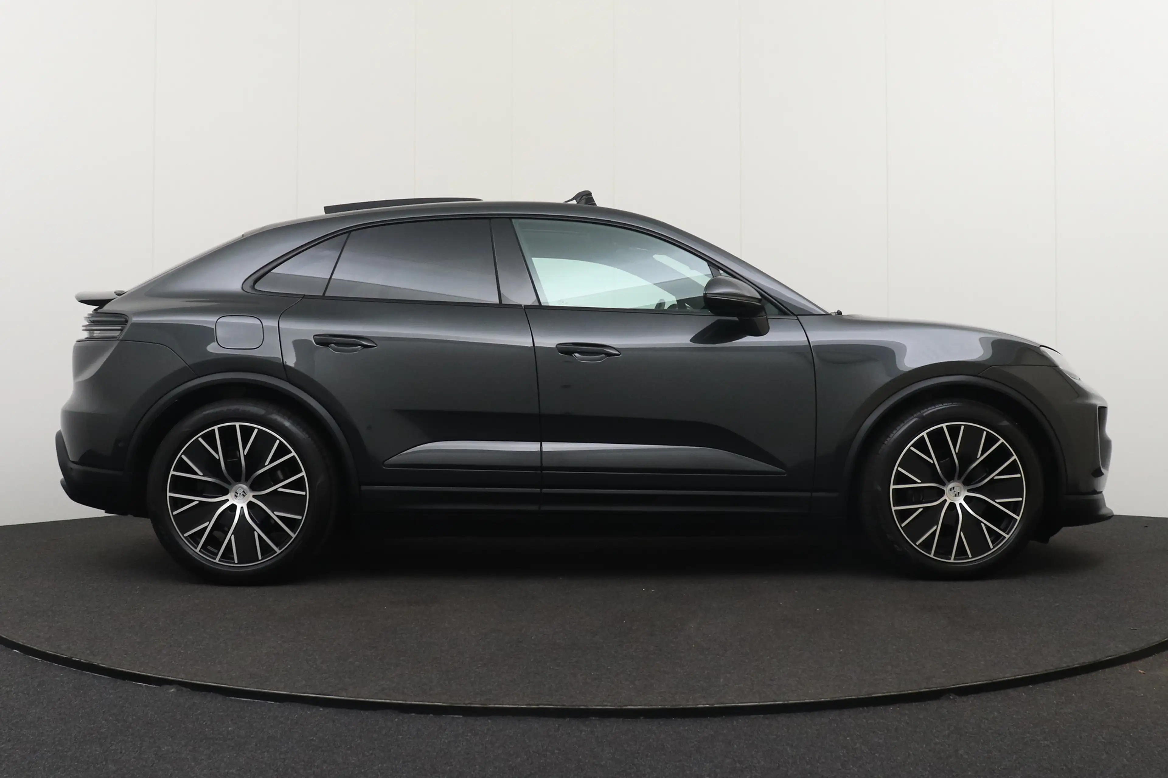 Porsche Macan 4 100 kWh (98%SOH) Pano Trekhaak SportChrono Lucht — photo 7
