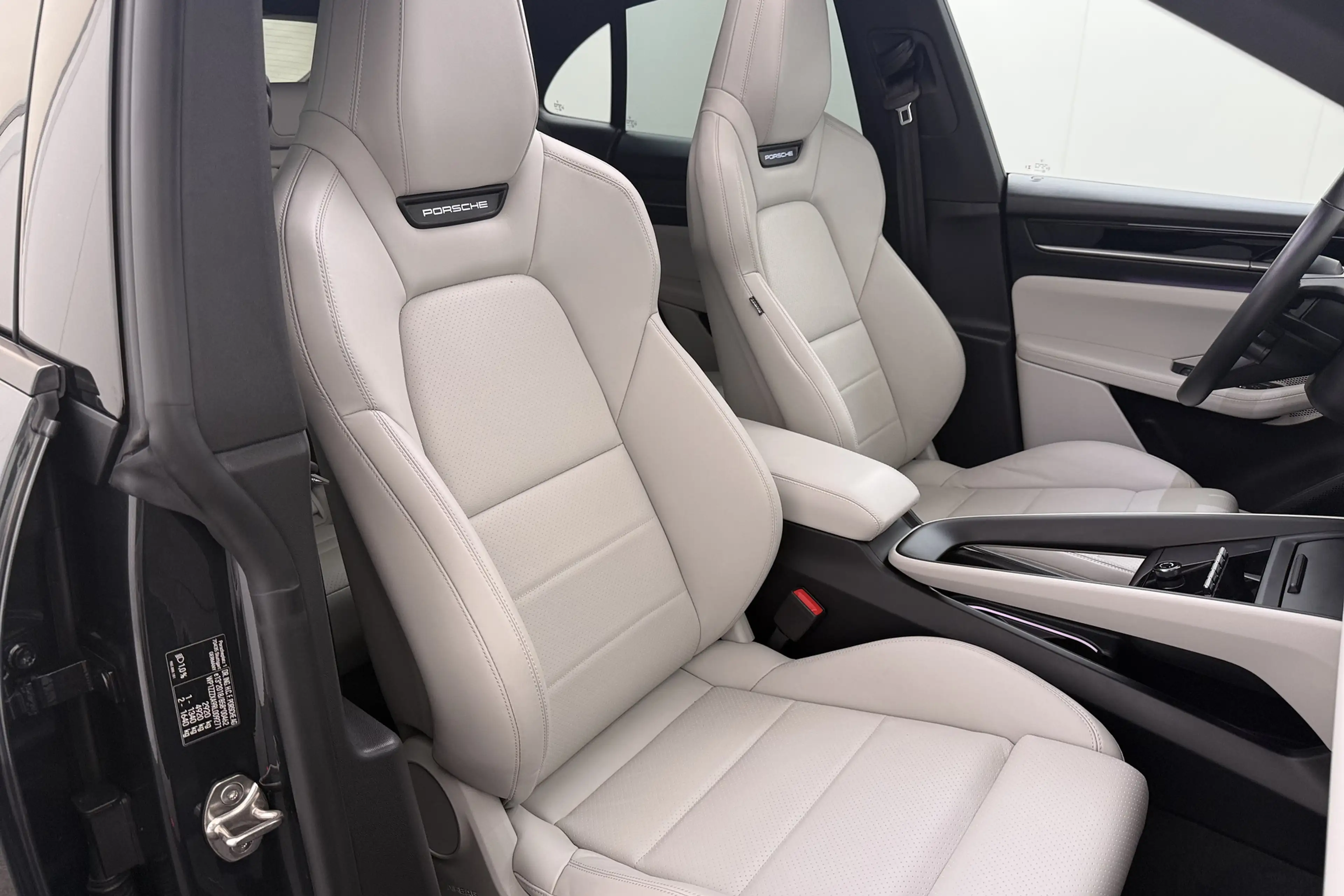 Porsche Macan 4 100 kWh (98%SOH) Pano Trekhaak SportChrono Lucht — photo 19