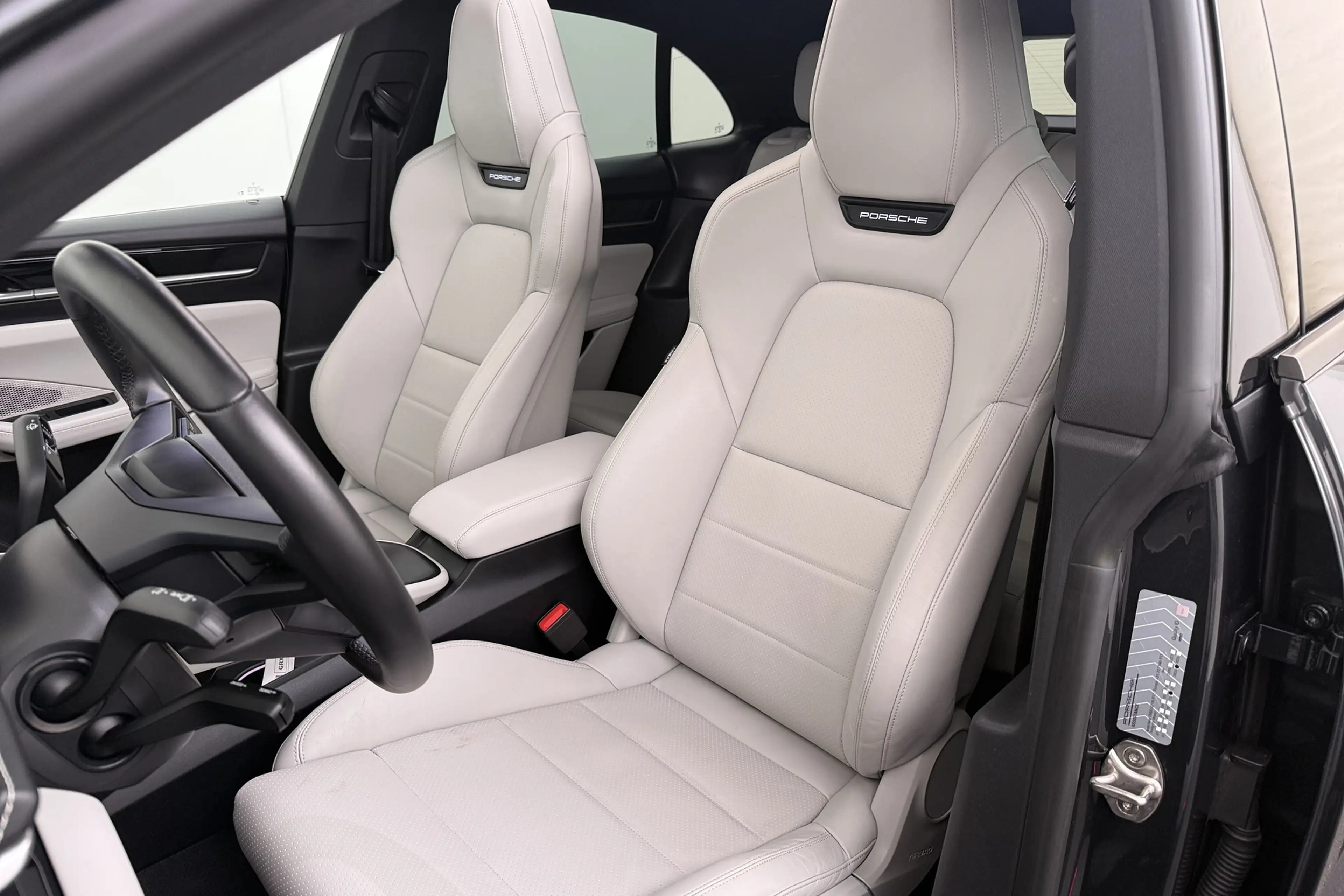 Porsche Macan 4 100 kWh (98%SOH) Pano Trekhaak SportChrono Lucht — photo 12