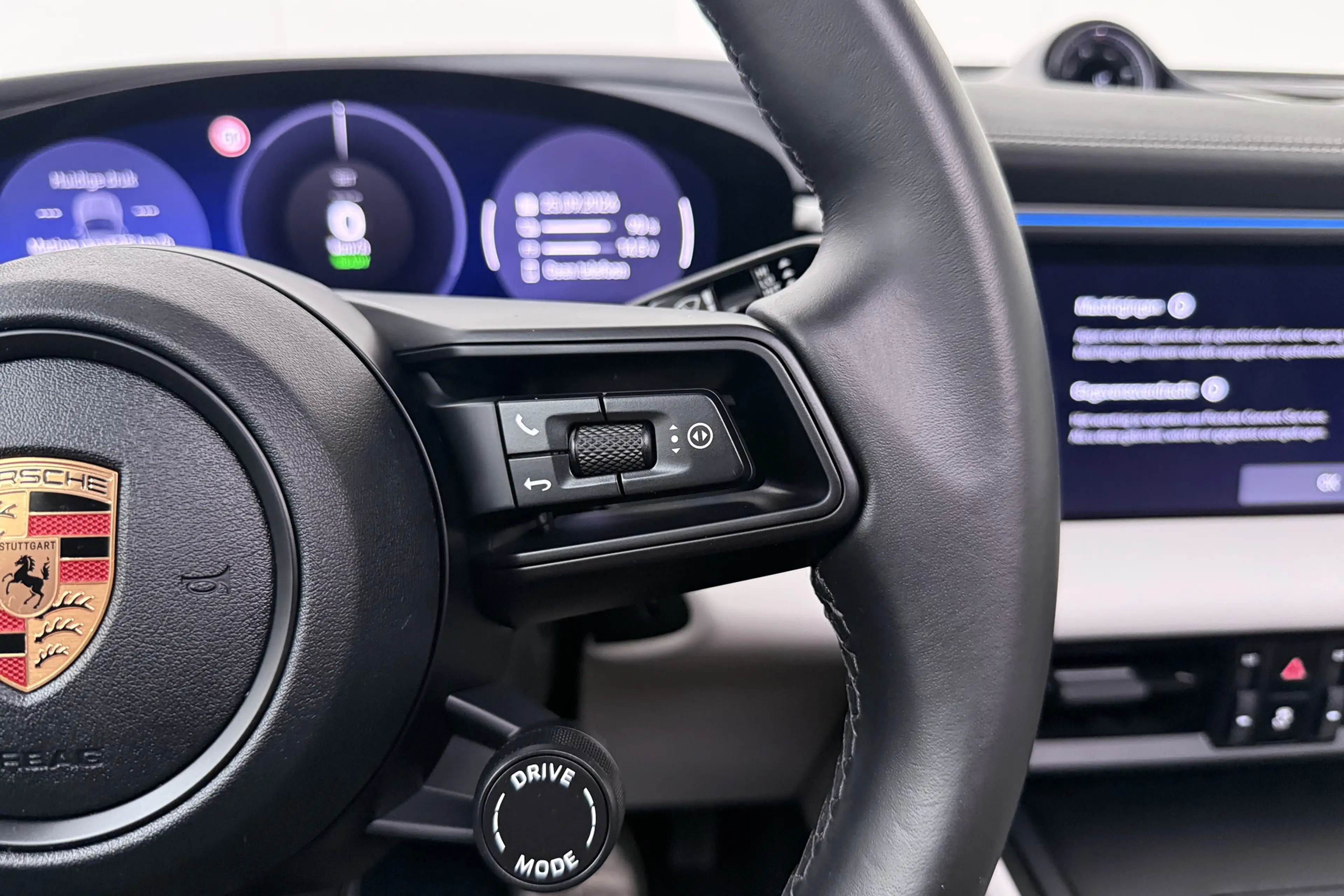 Porsche Macan 4 100 kWh (98%SOH) Pano Trekhaak SportChrono Lucht — photo 27