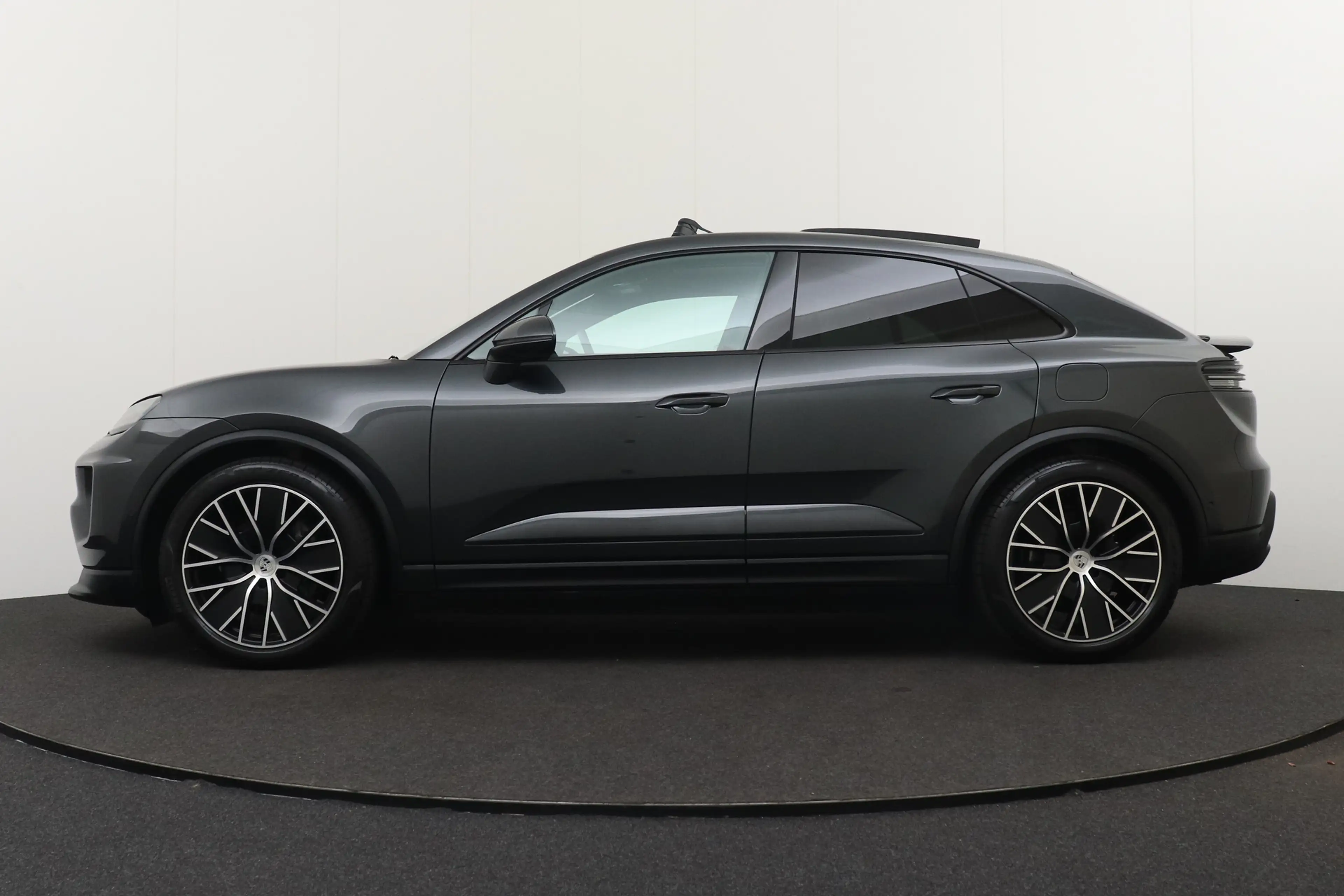 Porsche Macan 4 100 kWh (98%SOH) Pano Trekhaak SportChrono Lucht — photo 6