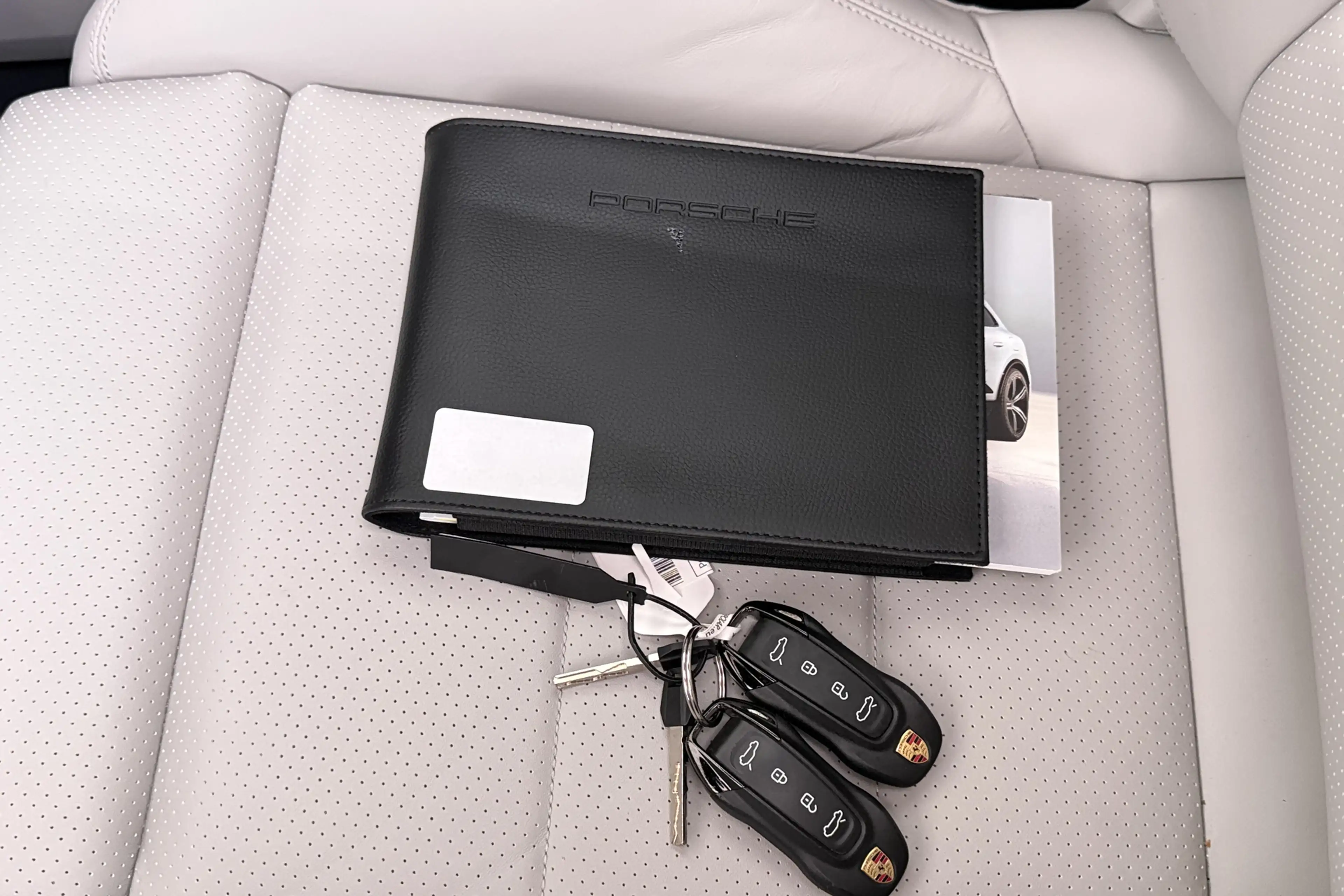 Porsche Macan 4 100 kWh (98%SOH) Pano Trekhaak SportChrono Lucht — photo 44