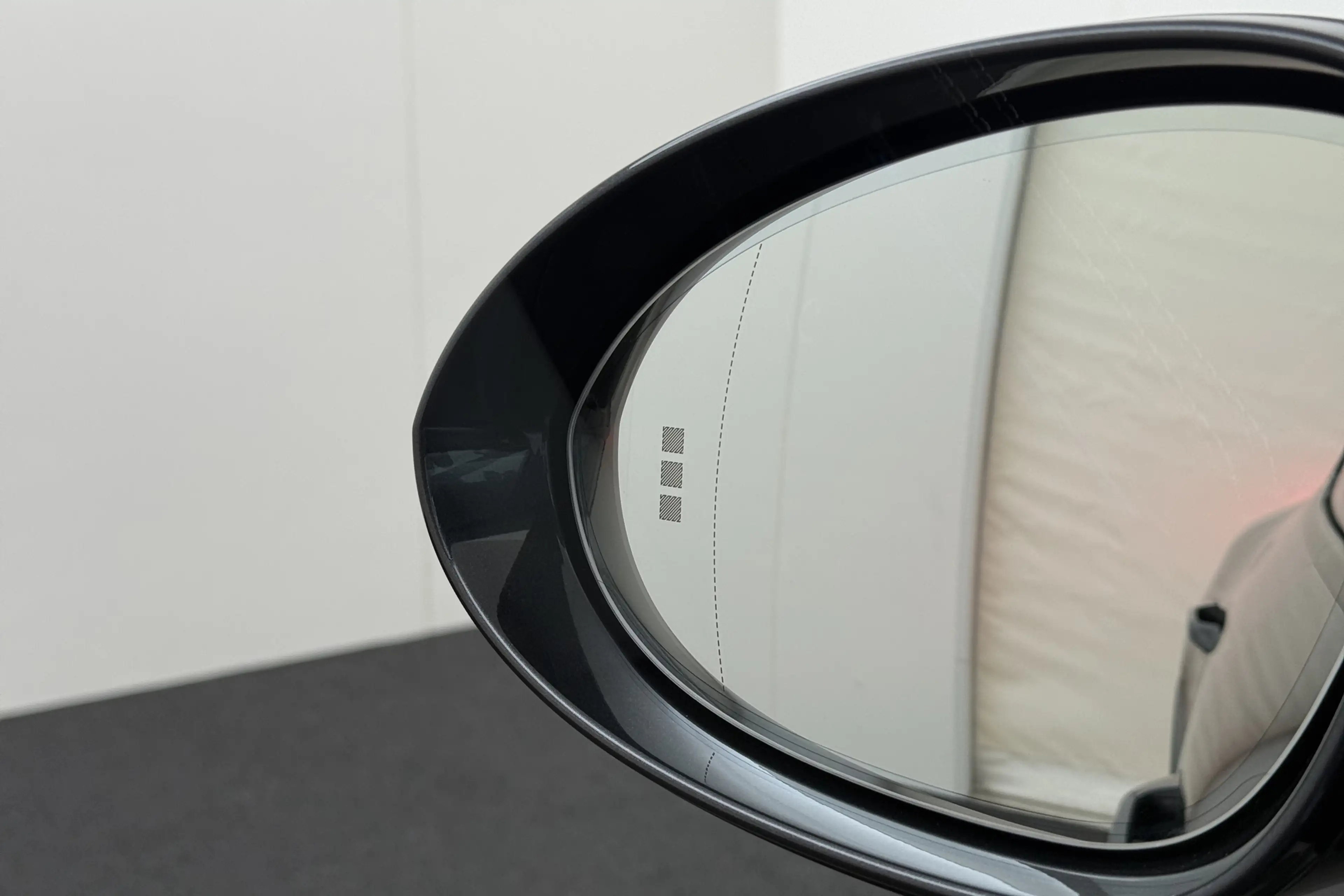 Porsche Macan 4 100 kWh (98%SOH) Pano Trekhaak SportChrono Lucht — photo 25