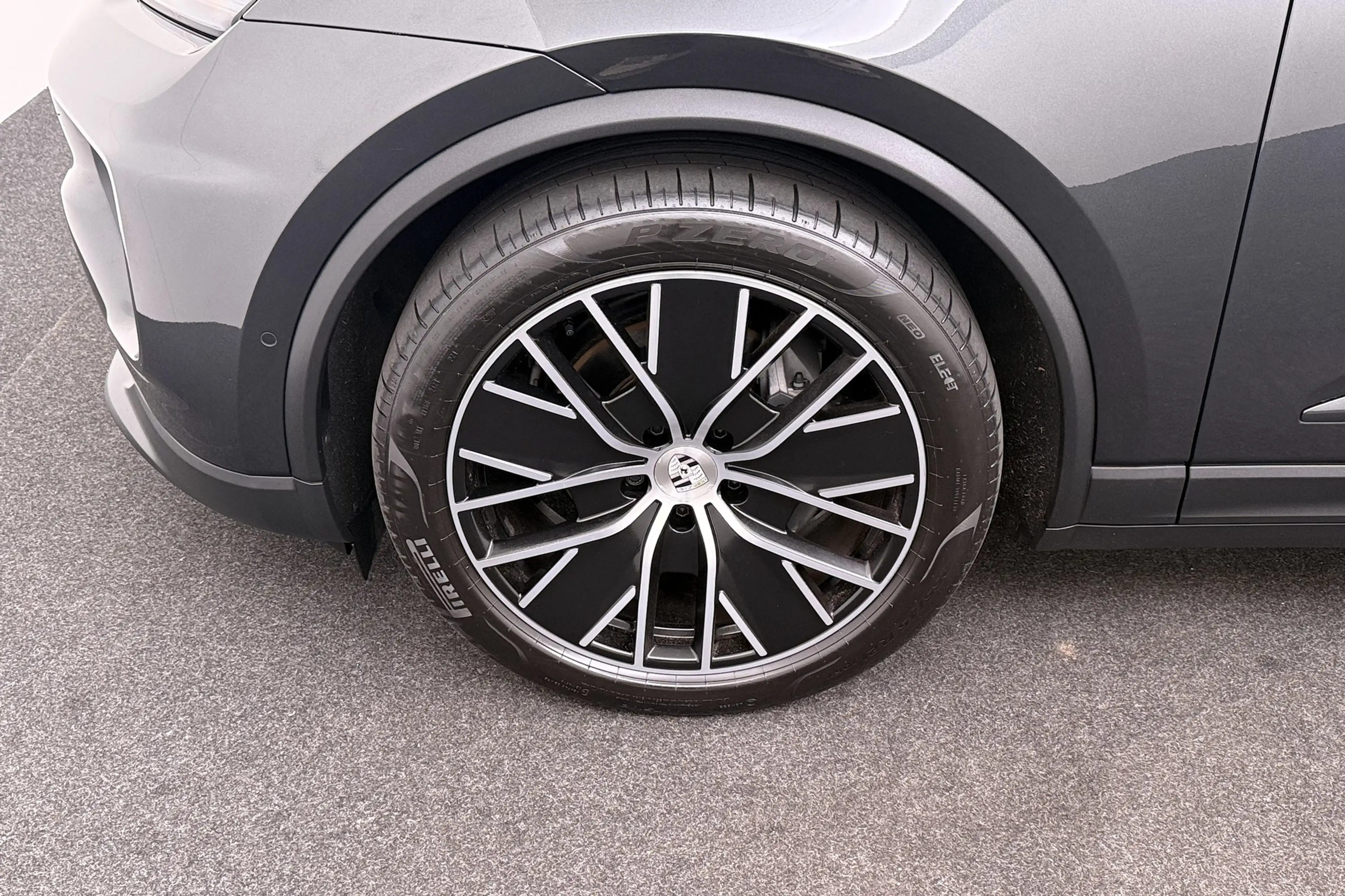 Porsche Macan 4 100 kWh (98%SOH) Pano Trekhaak SportChrono Lucht — photo 8
