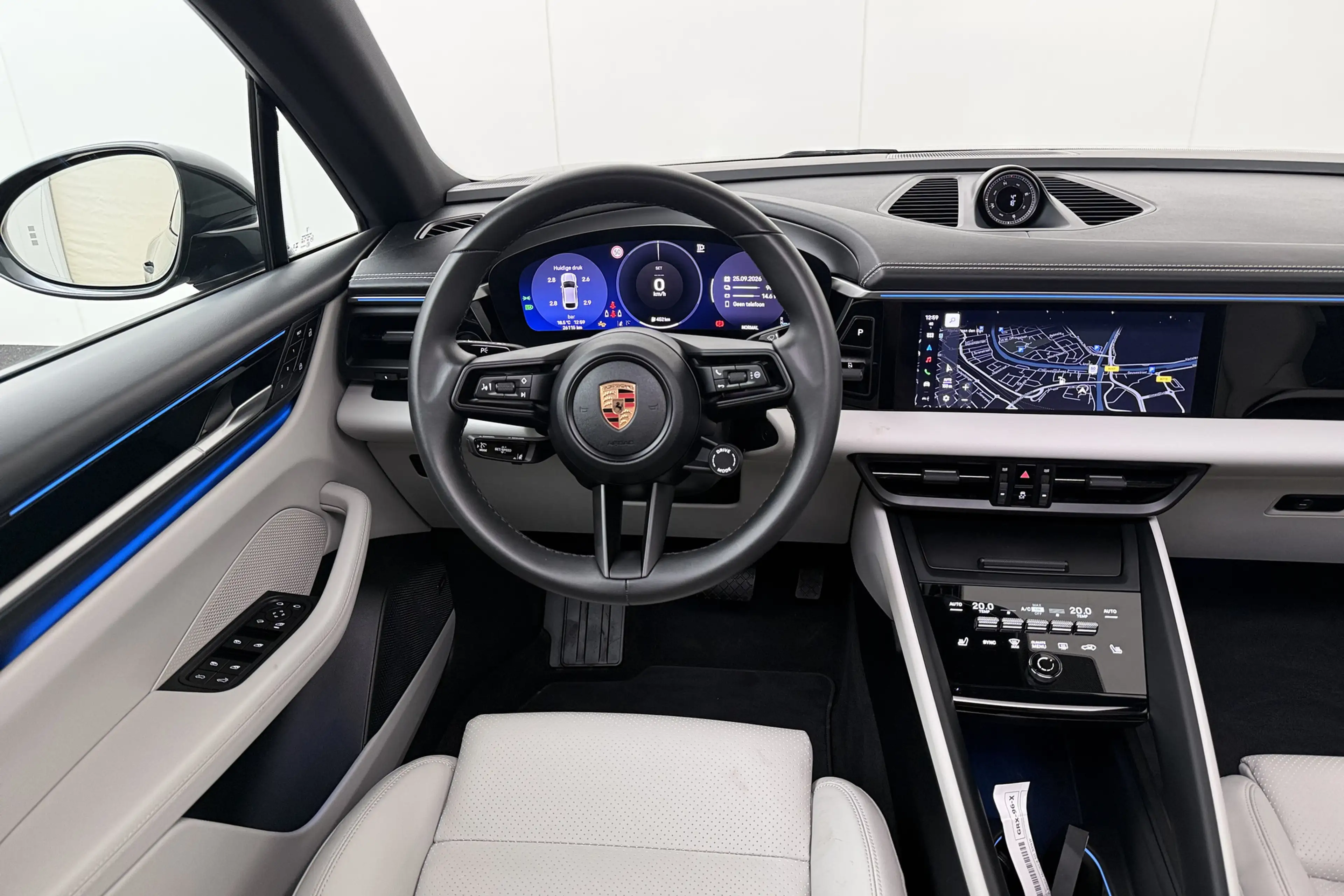 Porsche Macan 4 100 kWh (98%SOH) Pano Trekhaak SportChrono Lucht — photo 11