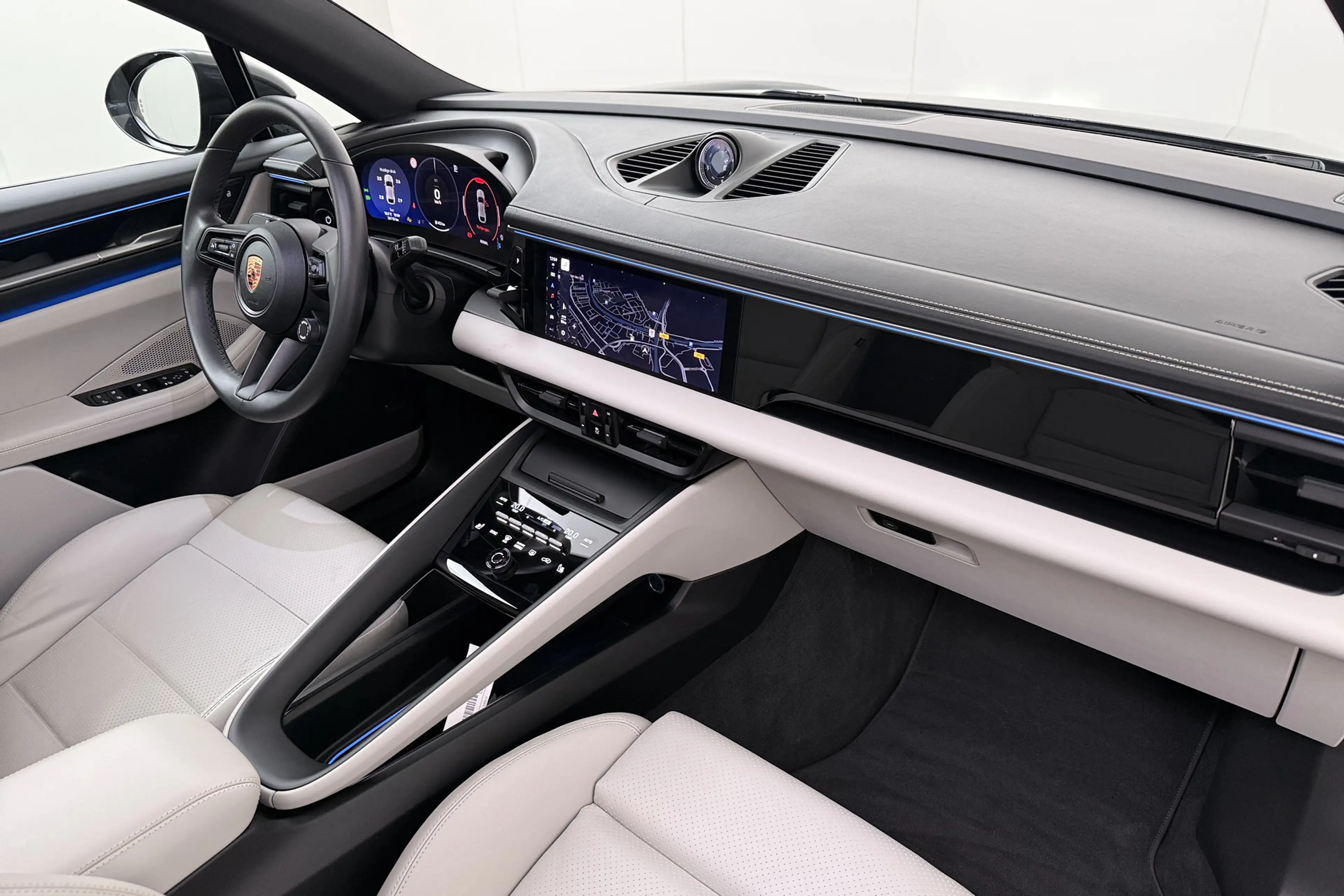 Porsche Macan 4 100 kWh (98%SOH) Pano Trekhaak SportChrono Lucht — photo 20