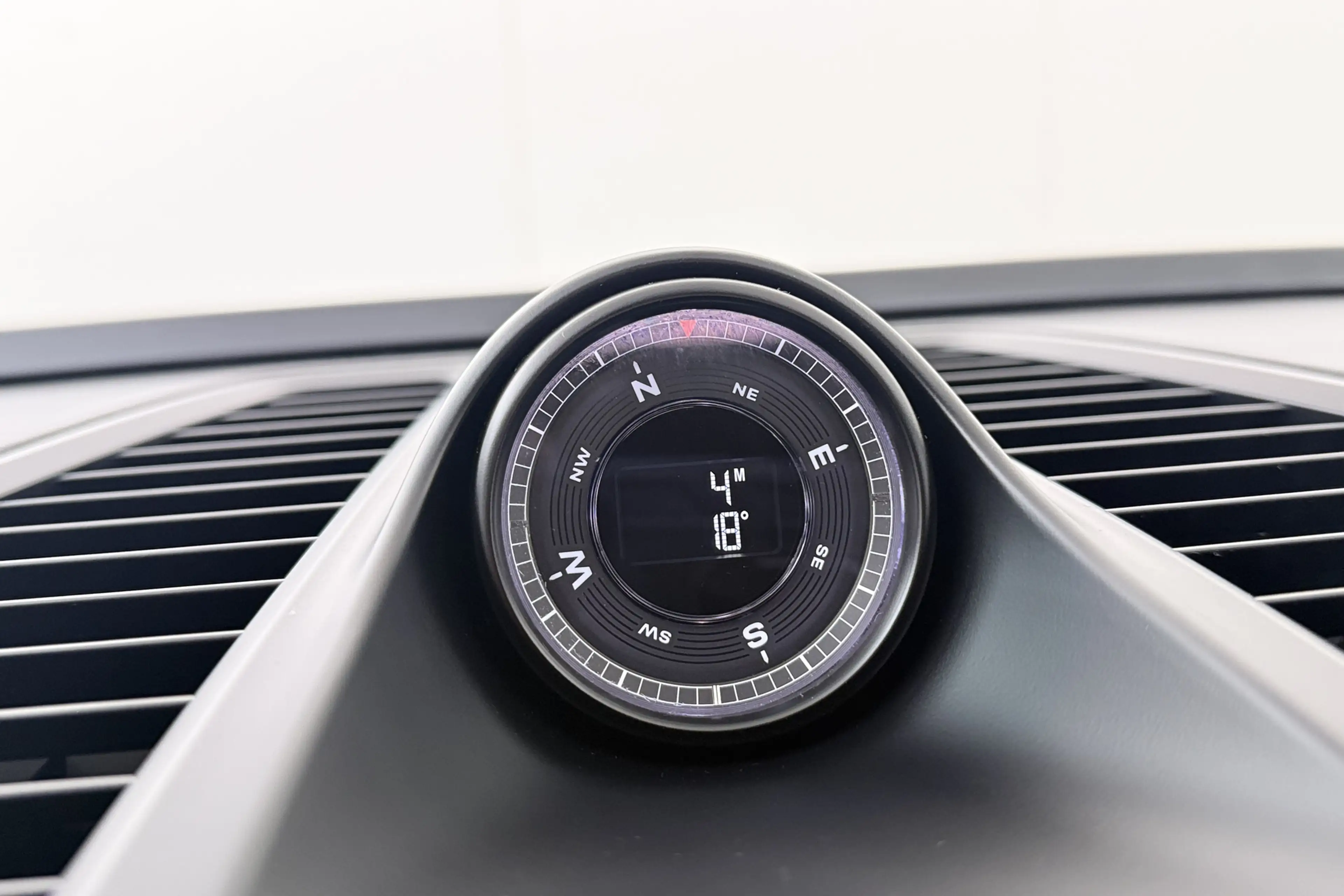 Porsche Macan 4 100 kWh (98%SOH) Pano Trekhaak SportChrono Lucht — photo 31