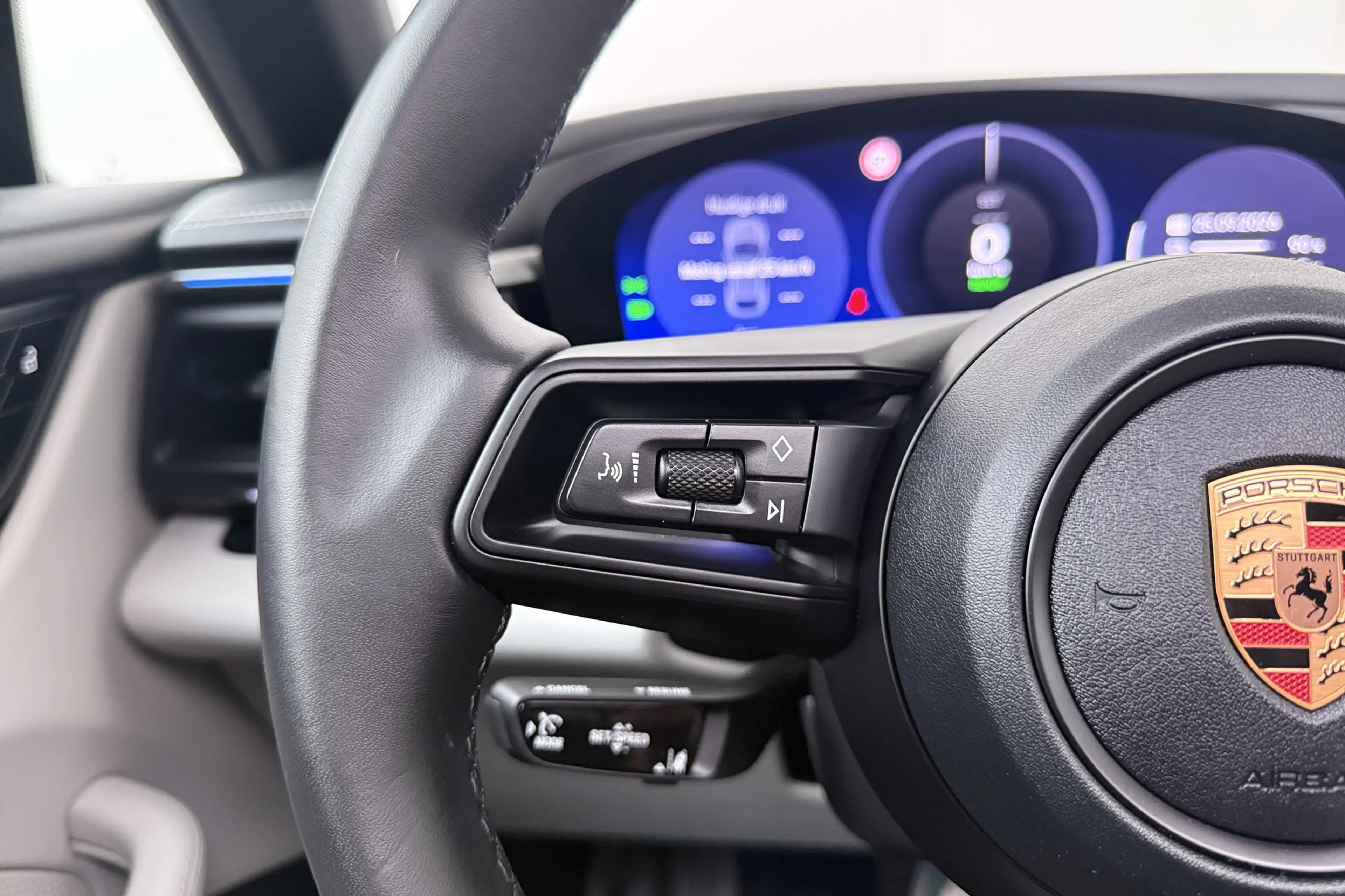 Porsche Macan 4 100 kWh (98%SOH) Pano Trekhaak SportChrono Lucht — photo 26