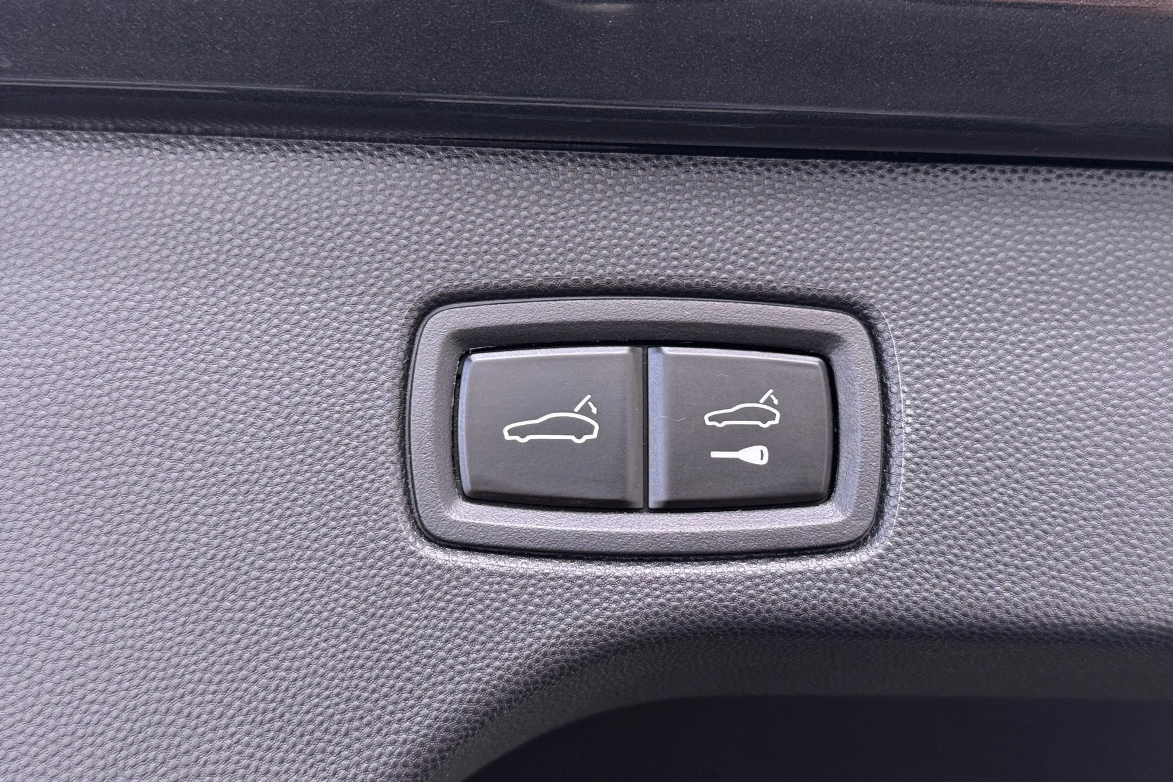 Porsche Macan 4 100 kWh (98%SOH) Pano Trekhaak SportChrono Lucht — photo 17