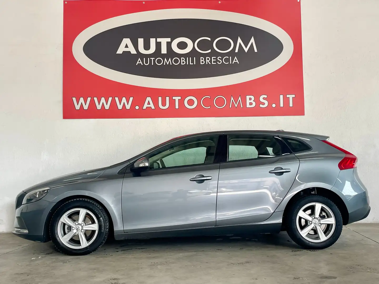 Volvo V40 2.0 d2 Business my17 Gris - 1