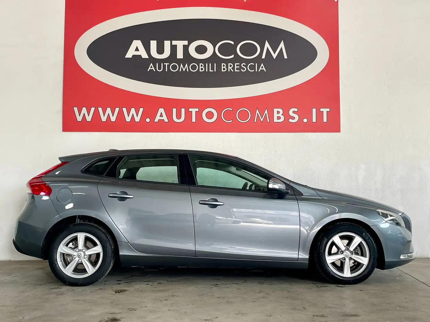 Volvo V40 2.0 d2 Business my17 Gris - 2