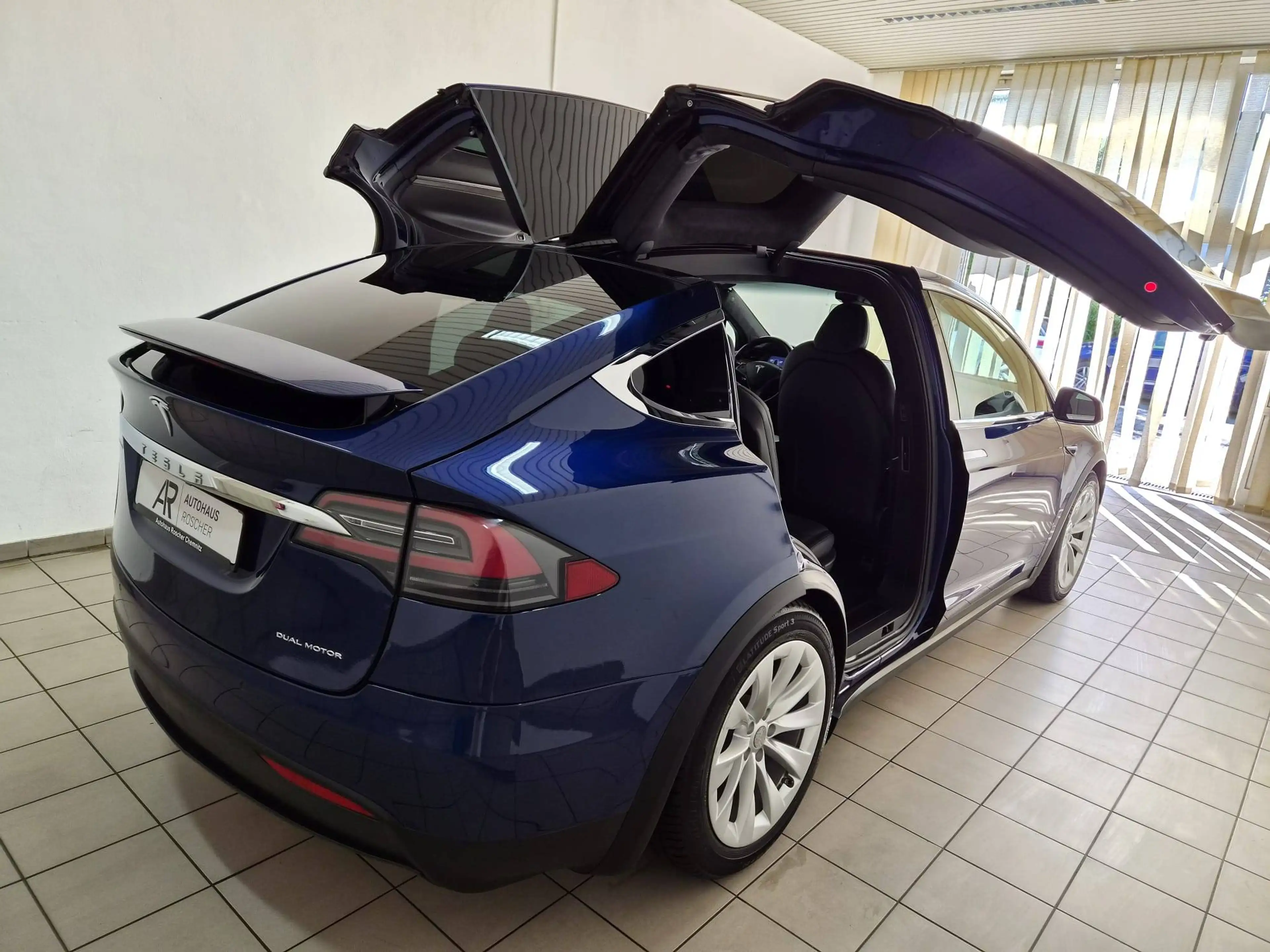 Tesla Model X 4x4 Long Range Autopilot Luft Panoramadach Anhängerkupplung — photo 9