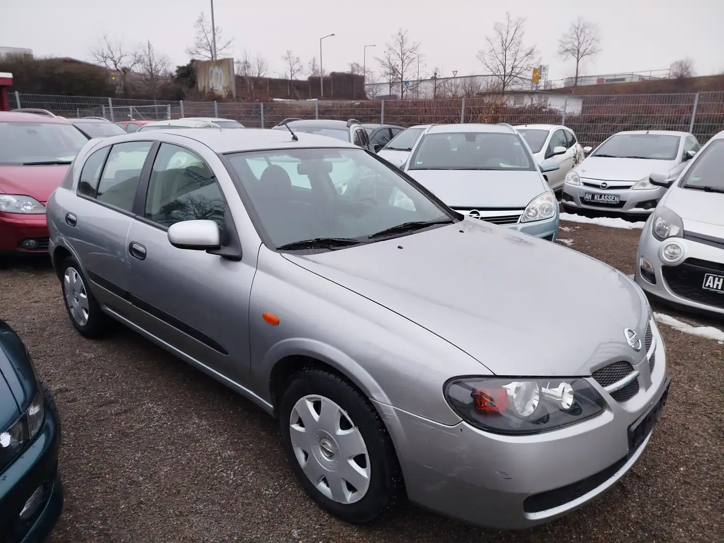 Nissan Almera 1. Hand  // TÜV NEU Silber - 1