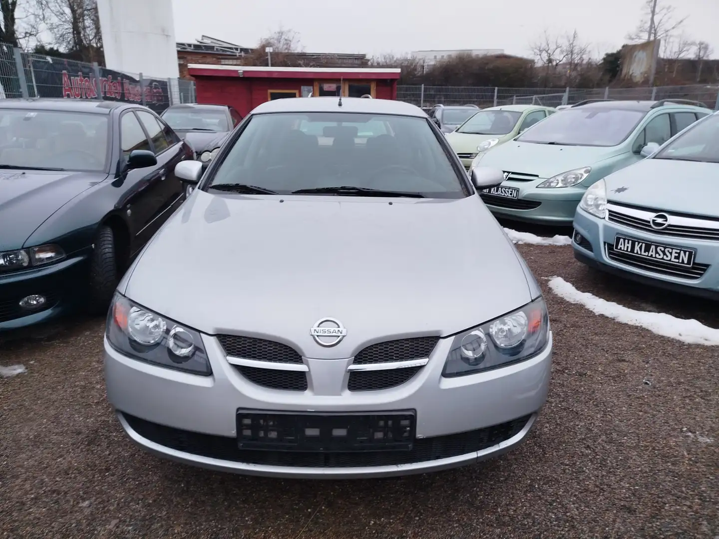 Nissan Almera 1. Hand  // TÜV NEU Silber - 2