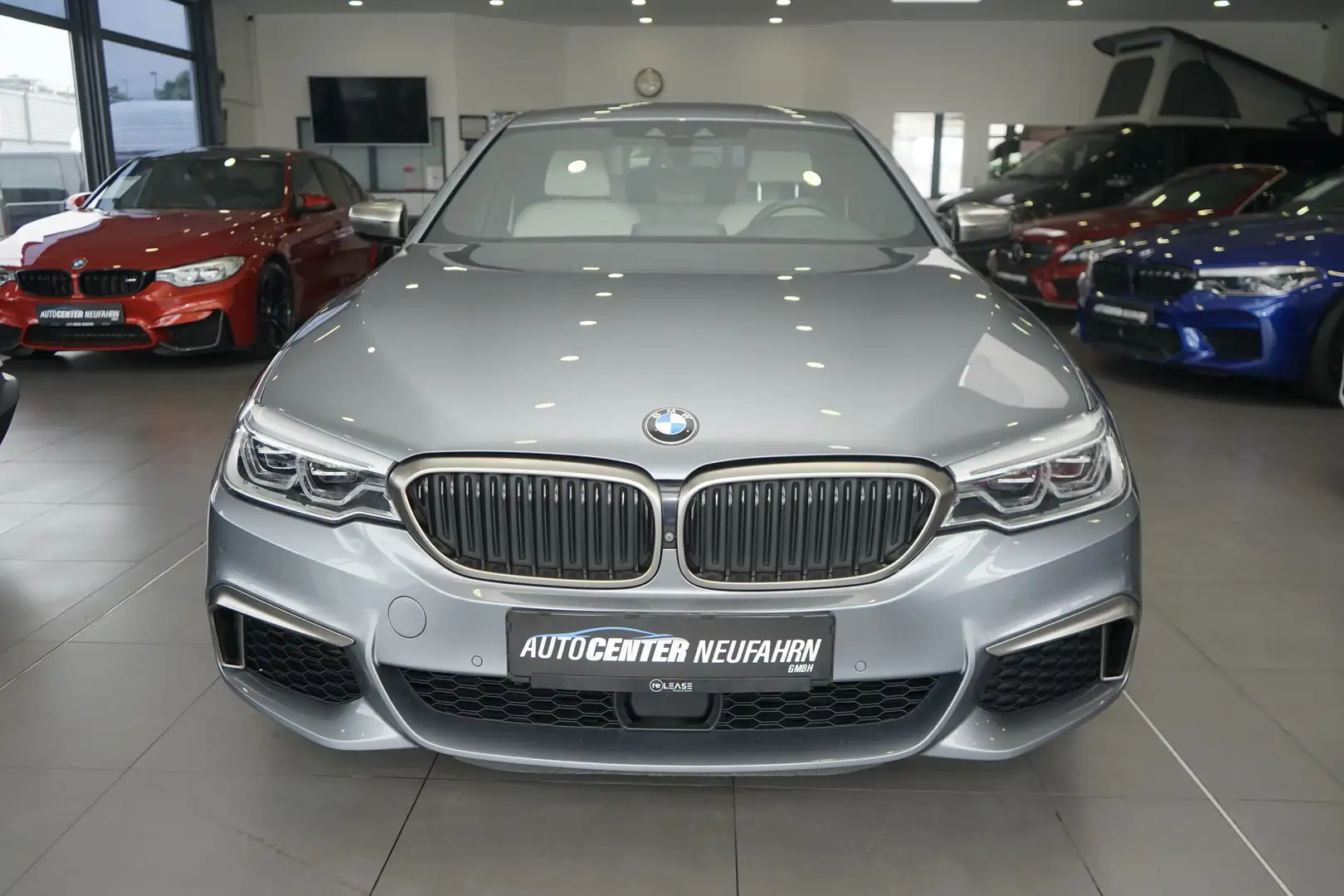 BMW 550 xDrive+NAVI+HEAD UP+TOT WINKEL+SUND SYS+360°KAME Grigio - 2