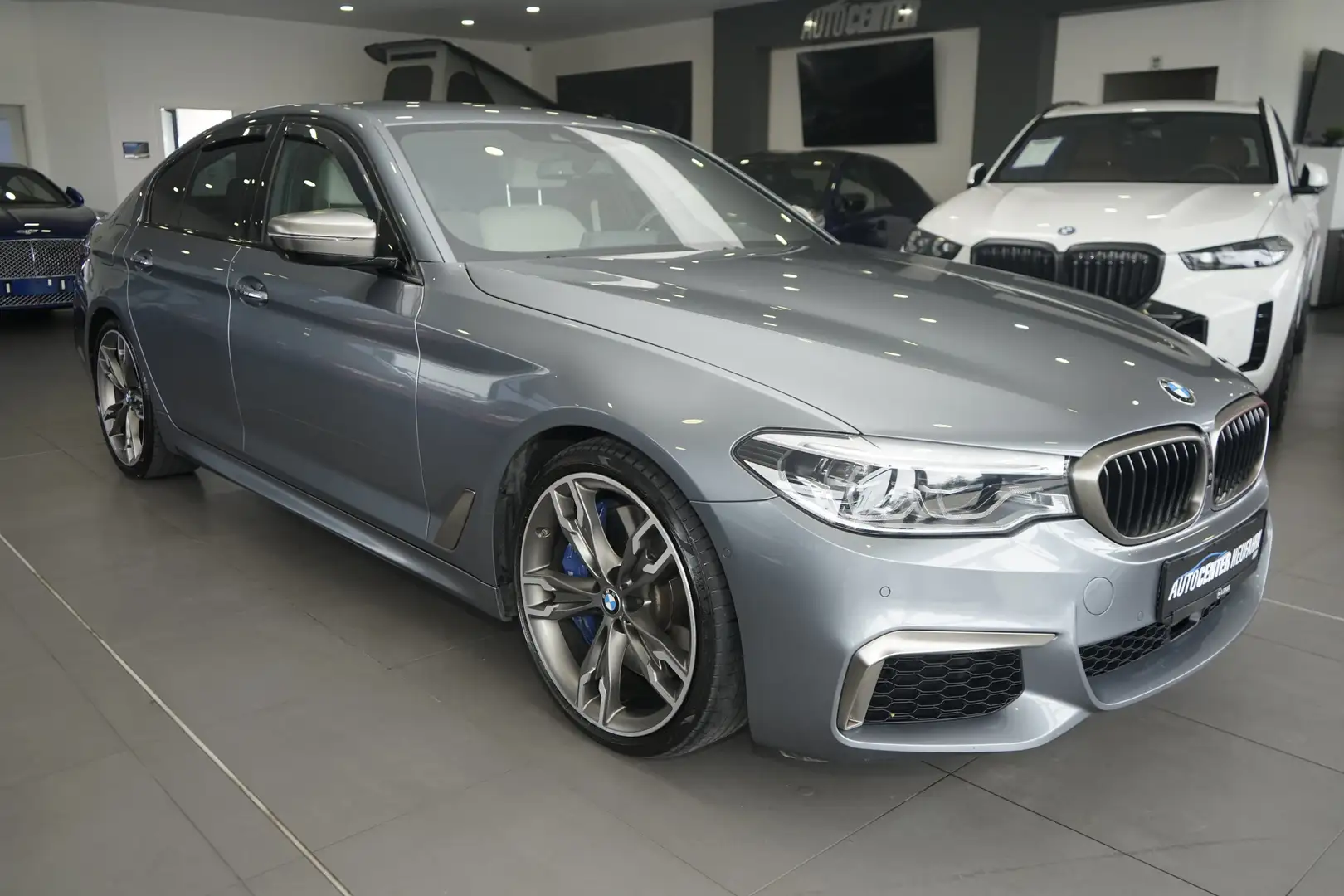 BMW 550 xDrive+NAVI+HEAD UP+TOT WINKEL+SUND SYS+360°KAME Grigio - 1