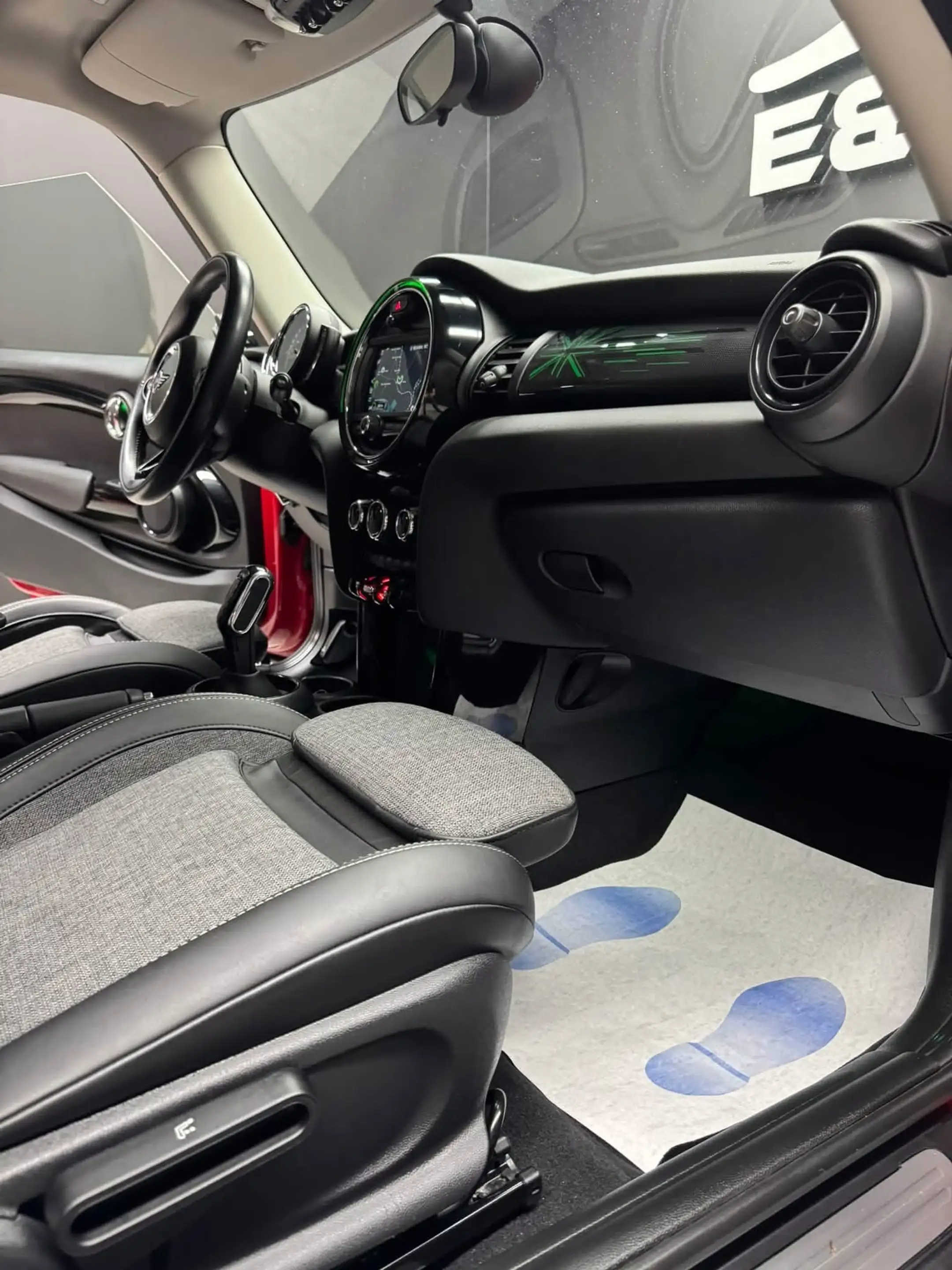MINI Cooper D Mini 1.5 DA Cooper **12 mois de garantie** — photo 13