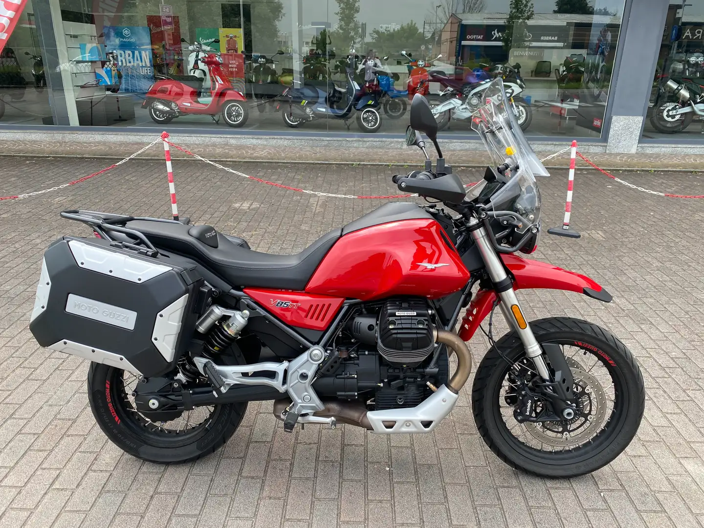 Moto Guzzi V 85 TT valigie laterali - cupolino maggiorato Red - 1