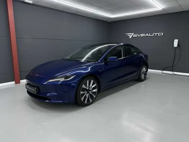 Tesla Model 3 RWD trasera acabado Premium
