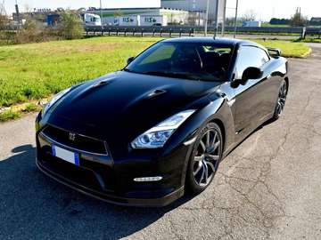 GT-R 3.8 V6 Black edition 550cv