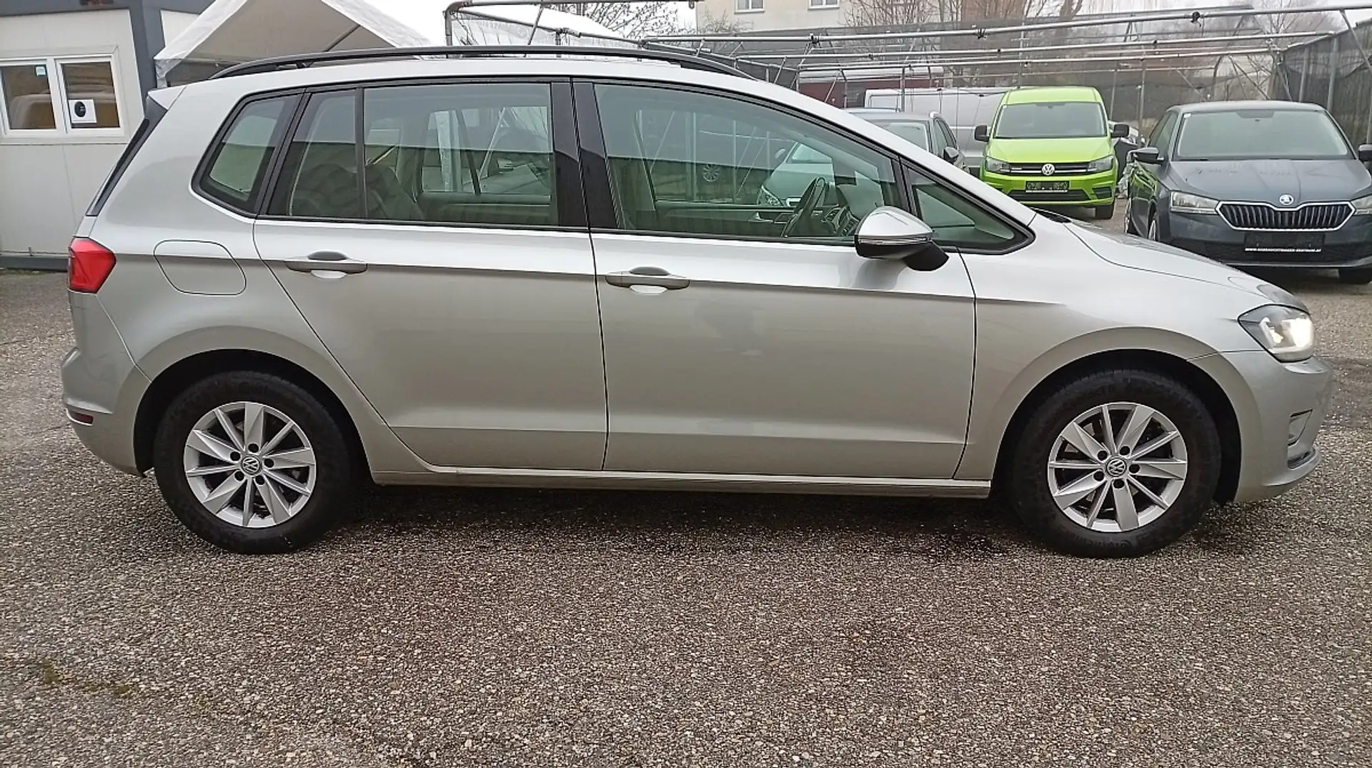 Volkswagen Golf Sportsvan 1,6 TDI Rabbit DSG Silber - 2
