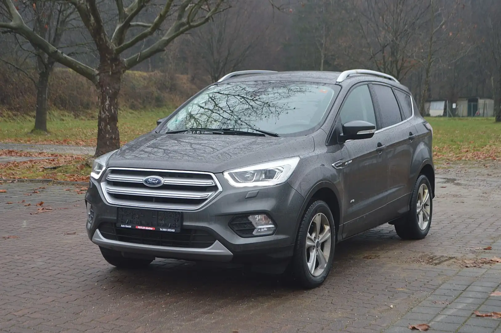 Ford Kuga 2,0 TDCi AWD+NAVI+XENON+AHK+TEL Grau - 2