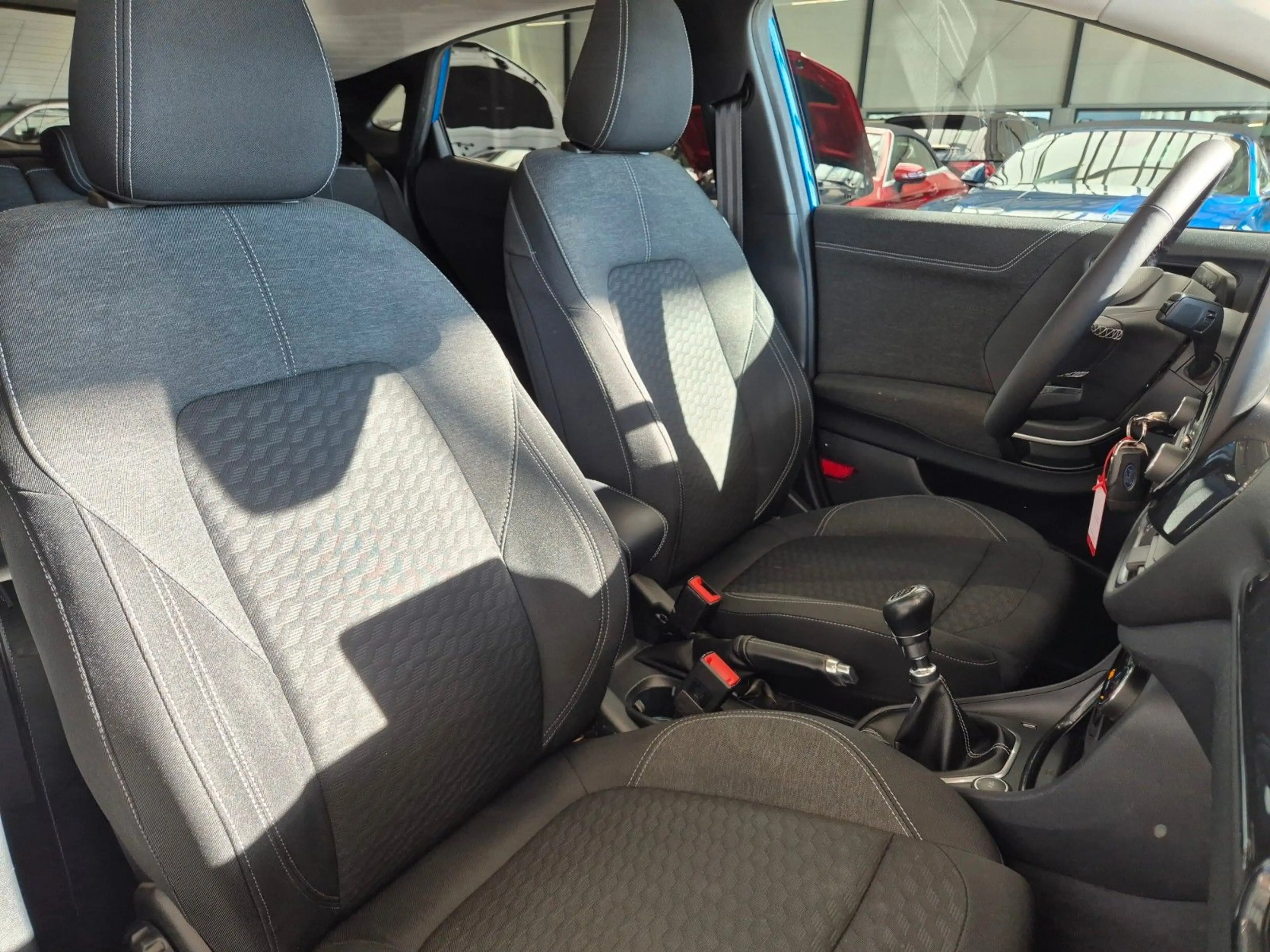 Ford Puma PUMA TITANIUM NAV SITZHZ PDC ALU TÜV+SERVICE NEU — photo 10