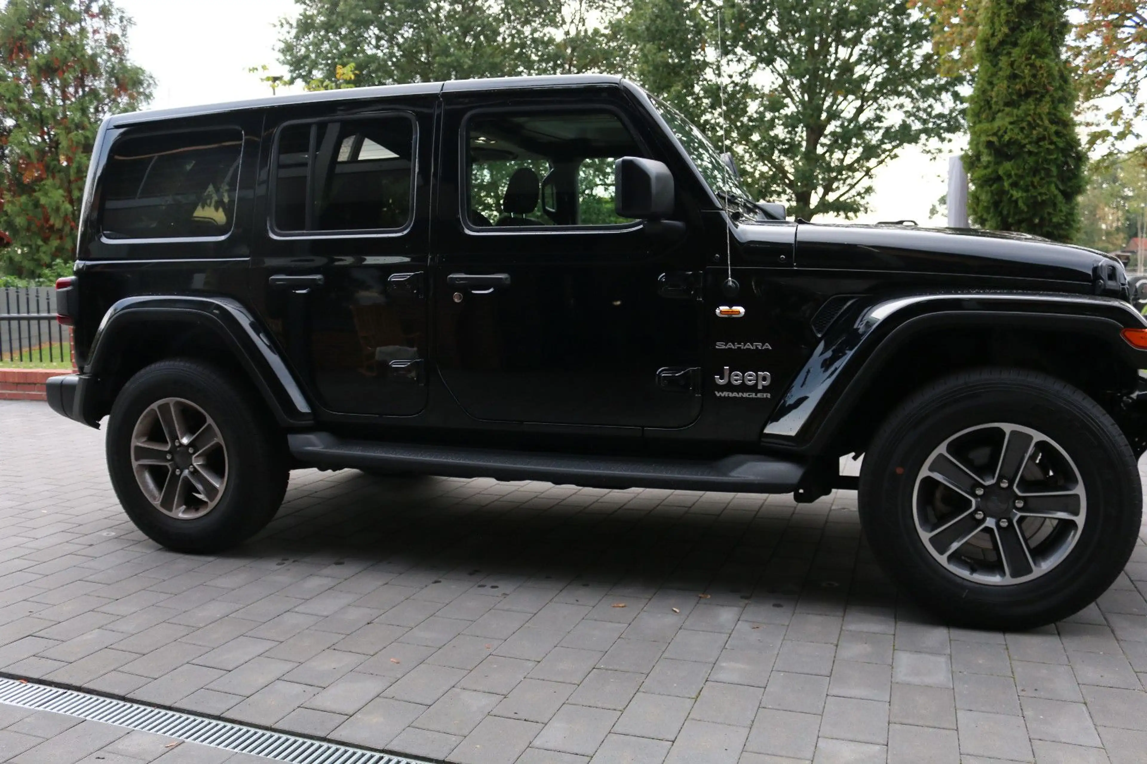 Jeep Wrangler Sahara/3,6-V6/AHK/AUT/4X4/PANO/HARDTOP/ — photo 7