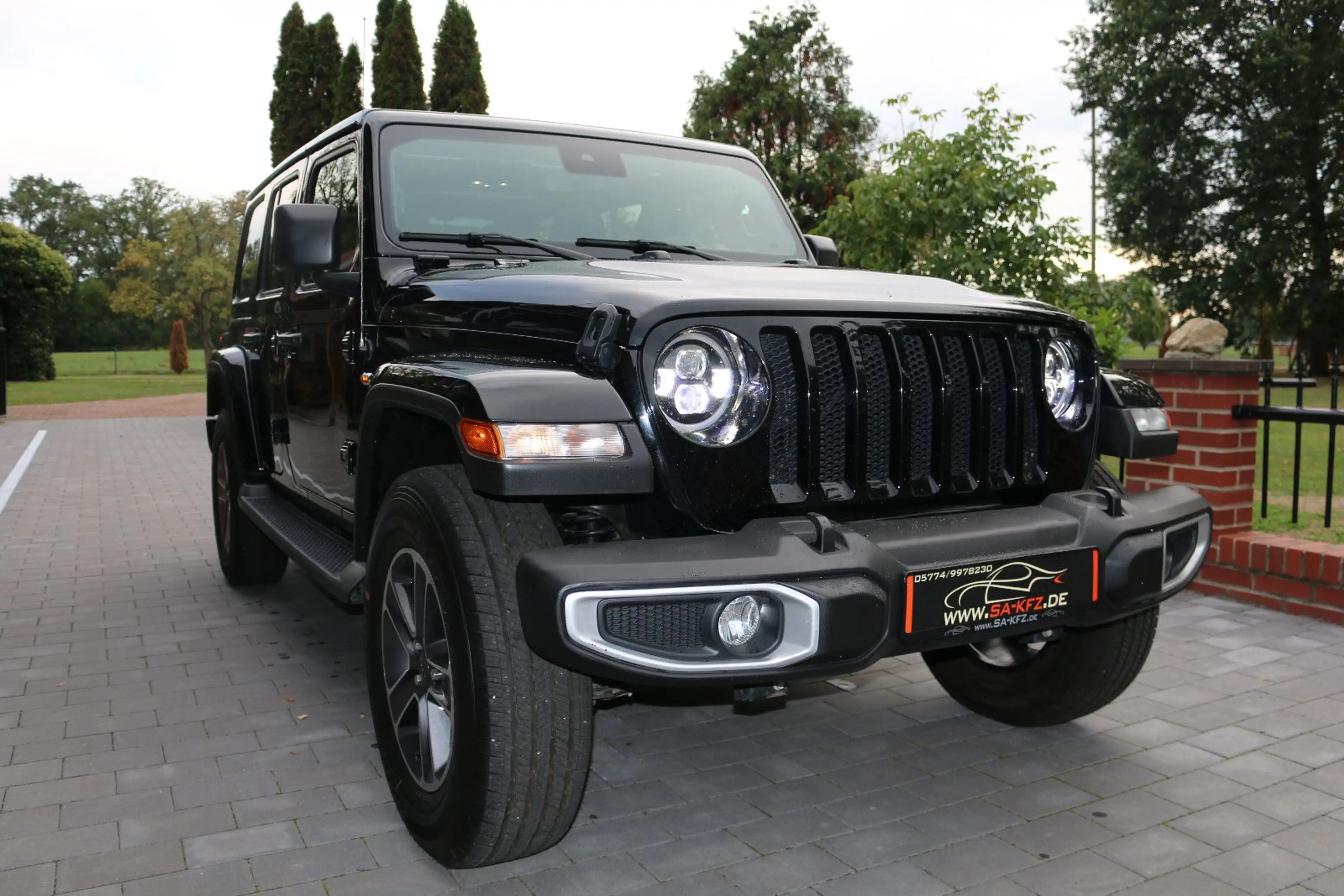 Jeep Wrangler Sahara/3,6-V6/AHK/AUT/4X4/PANO/HARDTOP/ — photo 10