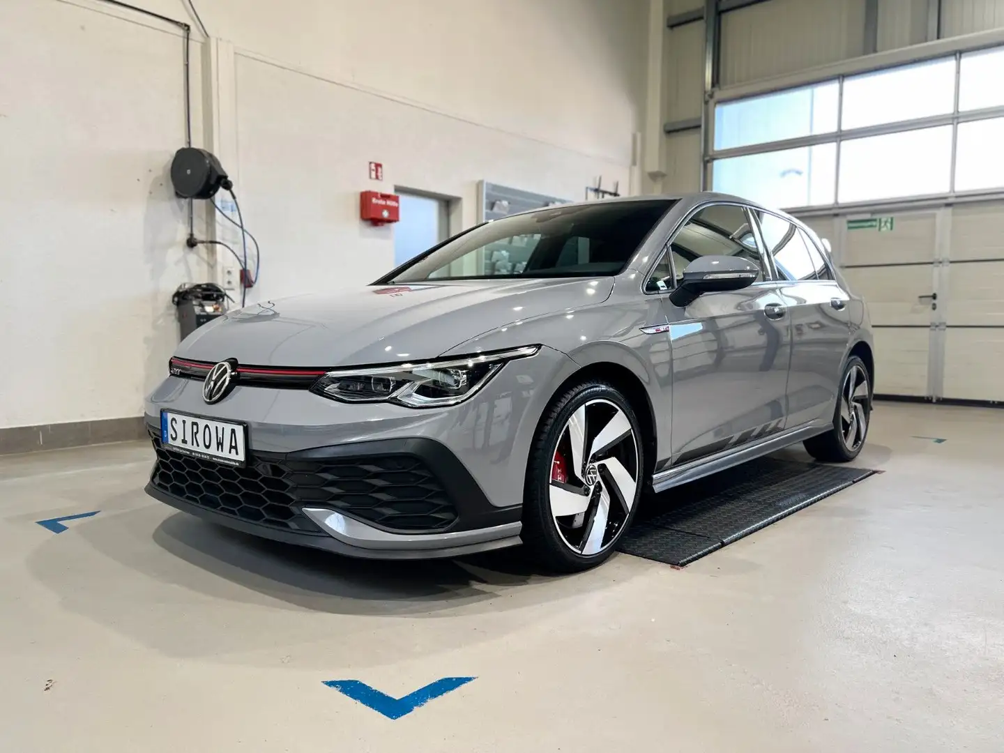 Volkswagen Golf VIII Lim. GTI Clubsport Grau - 1