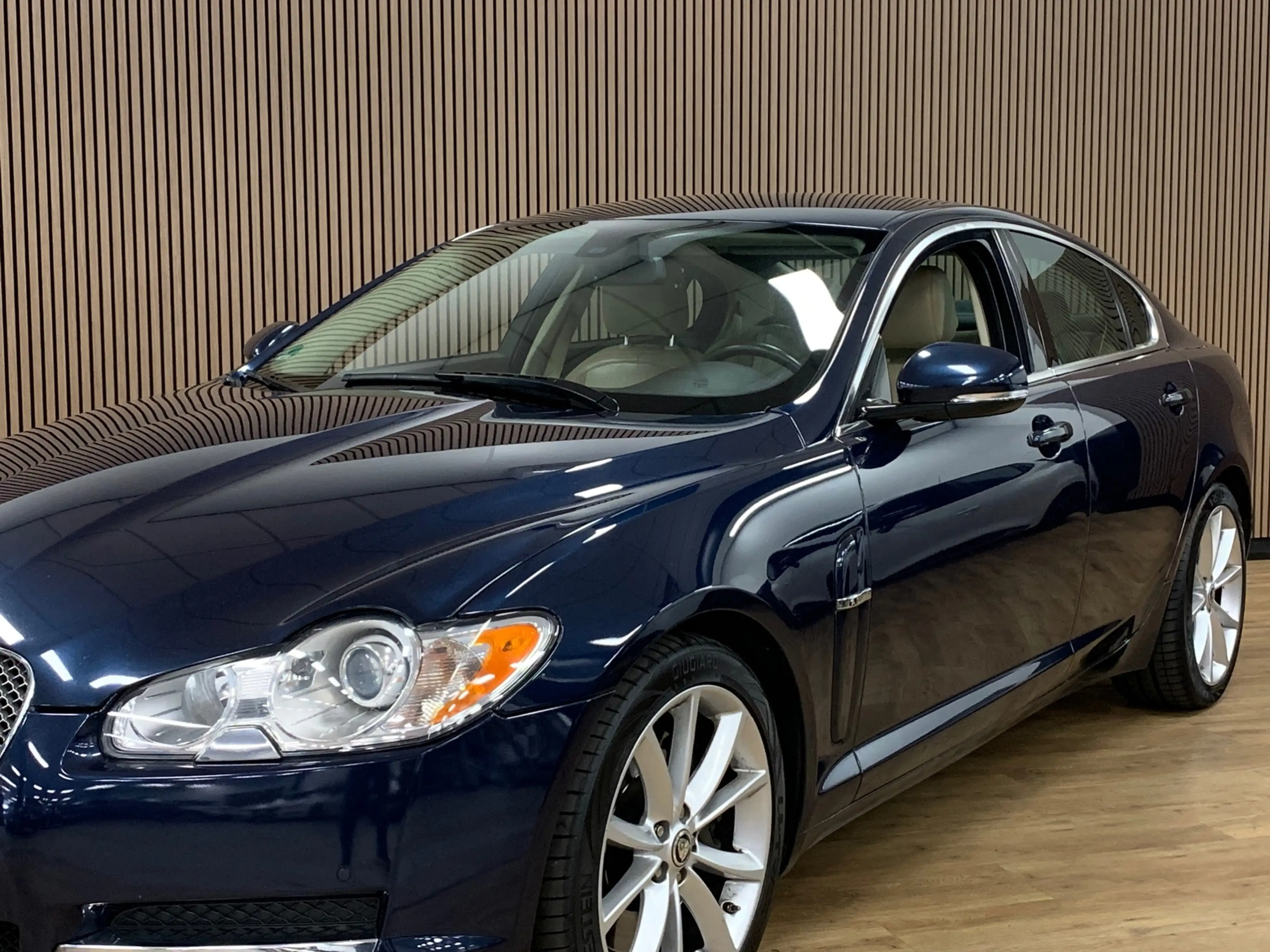 Jaguar XF 5.0 V8 Portfolio|Youngtimer|Camera|Automaat|Climat — photo 2