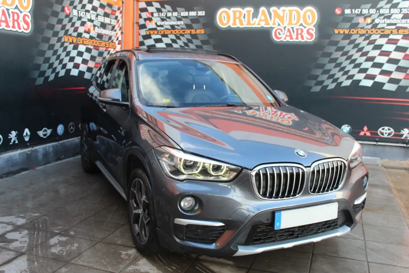 BMW X1 sDrive 18d Gris - 1