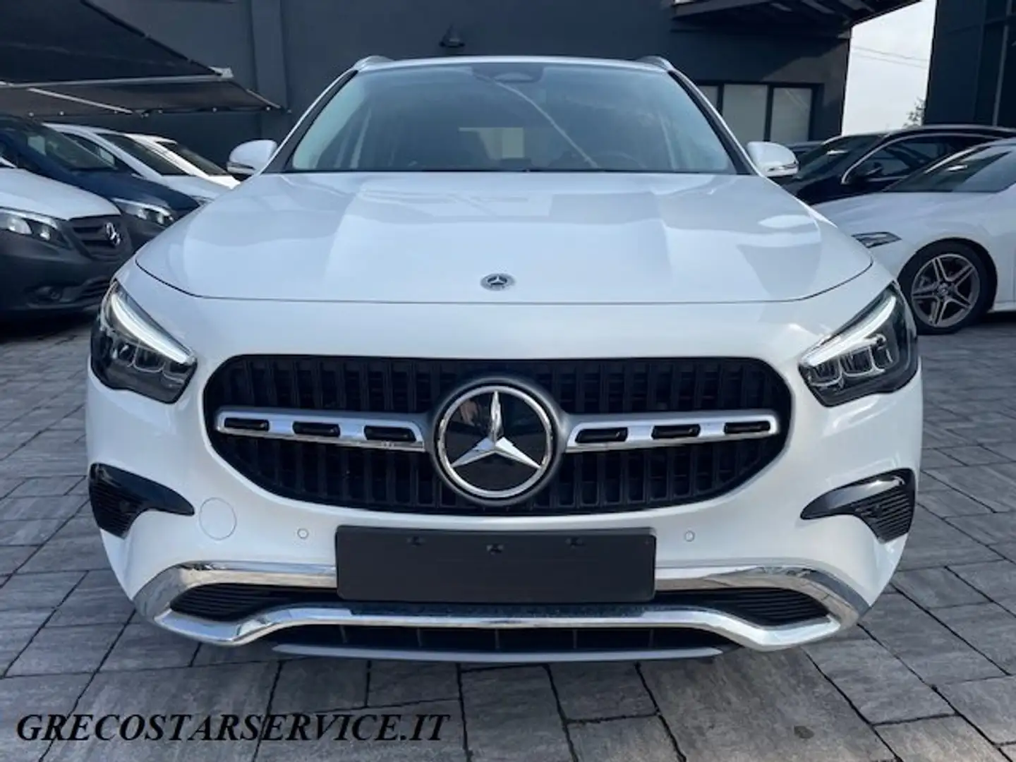 Mercedes-Benz GLA 180 Progressive Advanced Plus Automatic CERCHI BLACK Blanco - 2