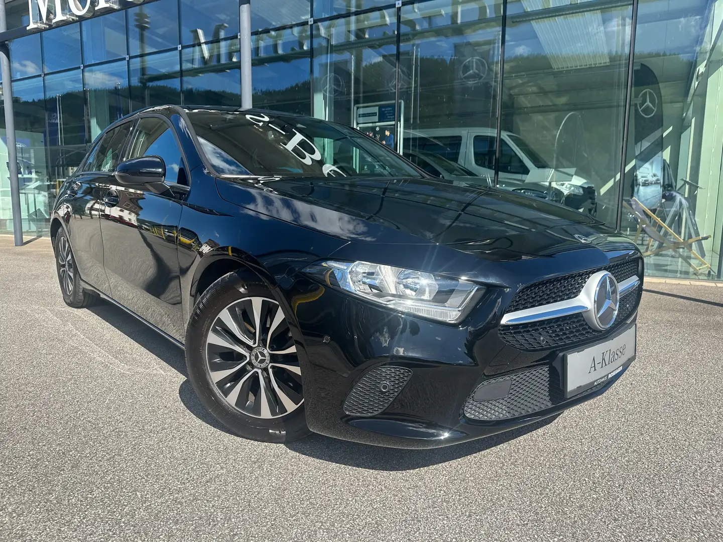 Mercedes-Benz A 180 d *Style-Line*Park-Paket*Sitzheizung*MBUX* Schwarz - 2