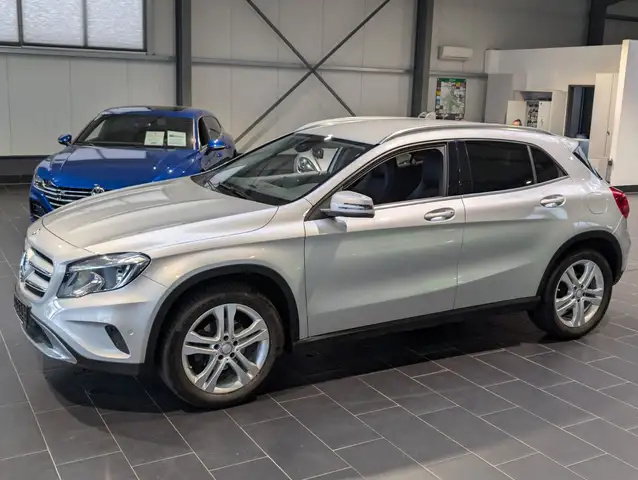 Mercedes-Benz GLA 200 7G-DCT Urban 8-fach