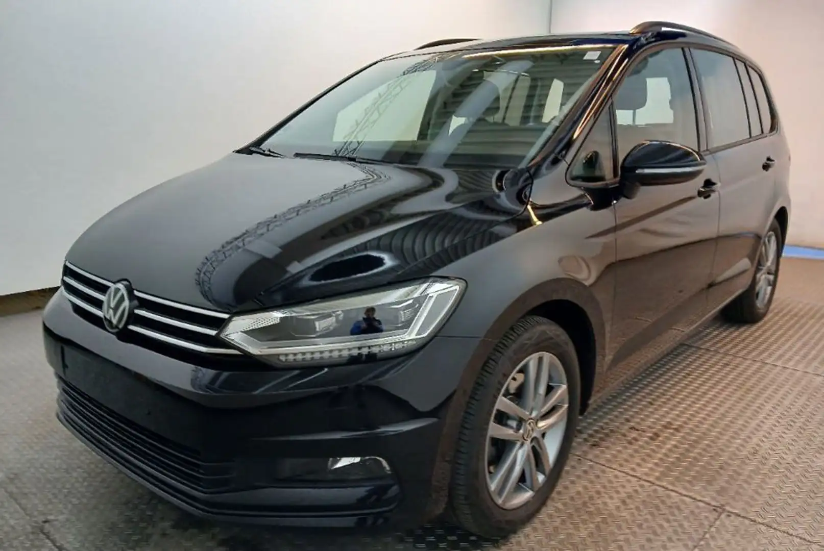 Volkswagen Touran IQ.LIGHT+Kindersitze+Panorama+7Sitzer+AHK Fekete - 2