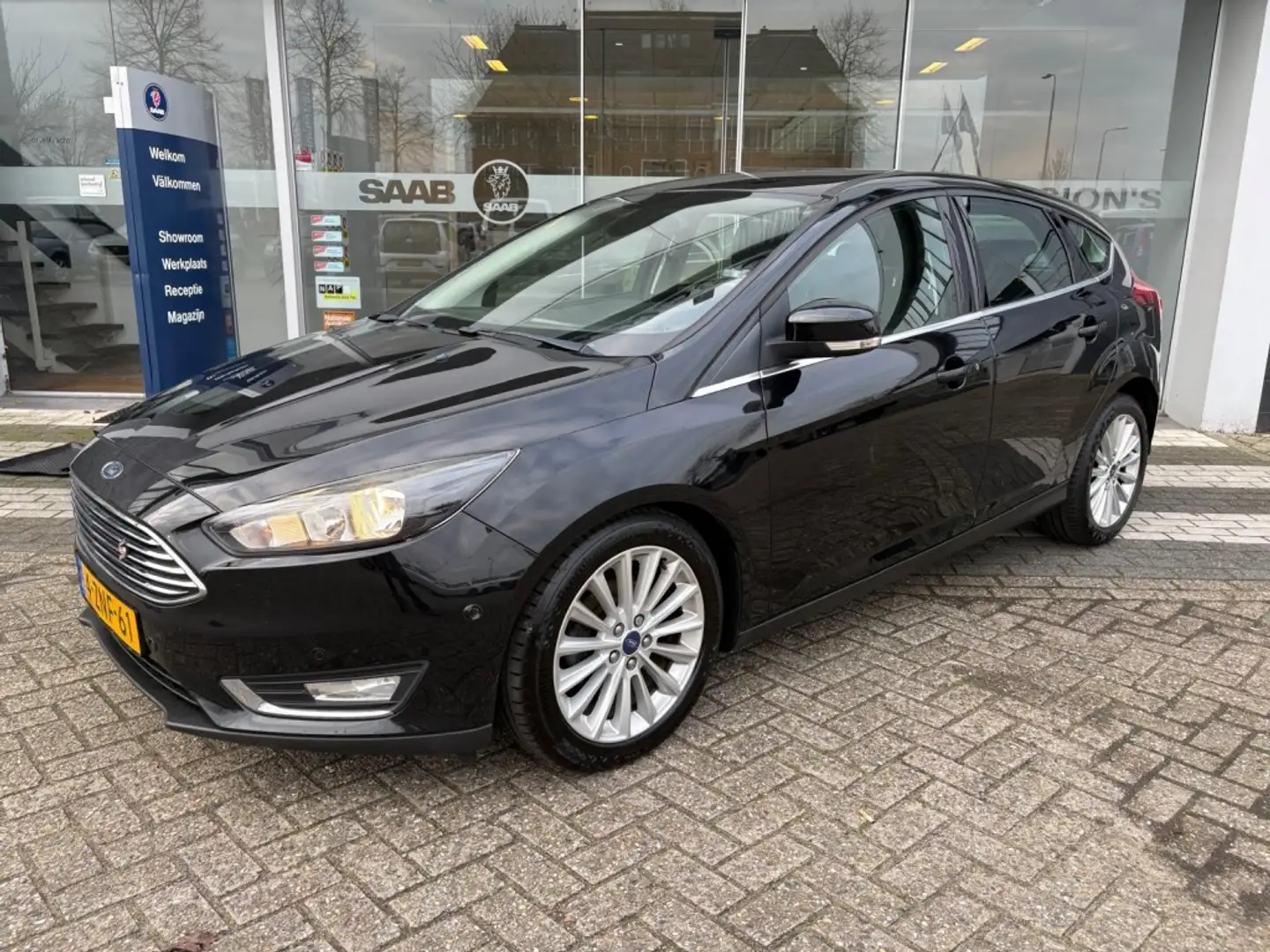 Ford Focus 1.0 First Edition Schwarz - 1