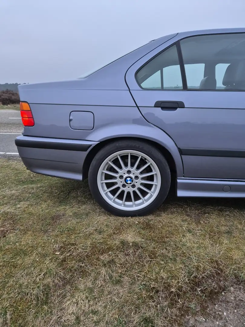 BMW 325 i sedan Bleu - 2