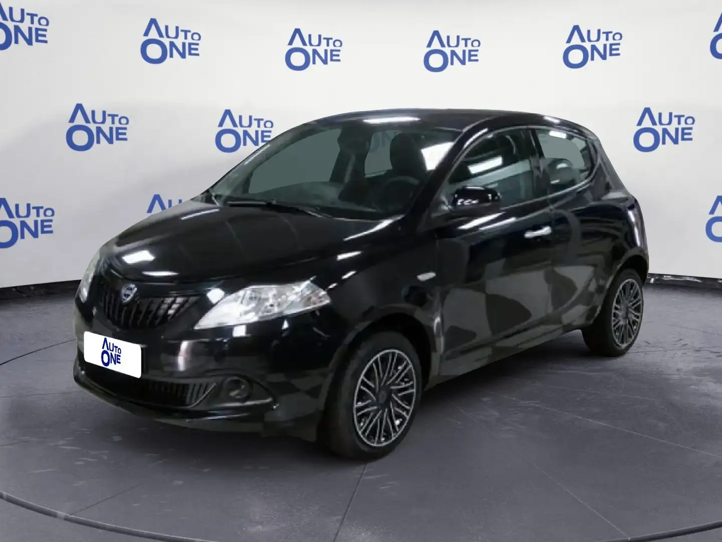 Lancia Ypsilon 1.0 Hybrid 70Cv Oro - @ Zwart - 1