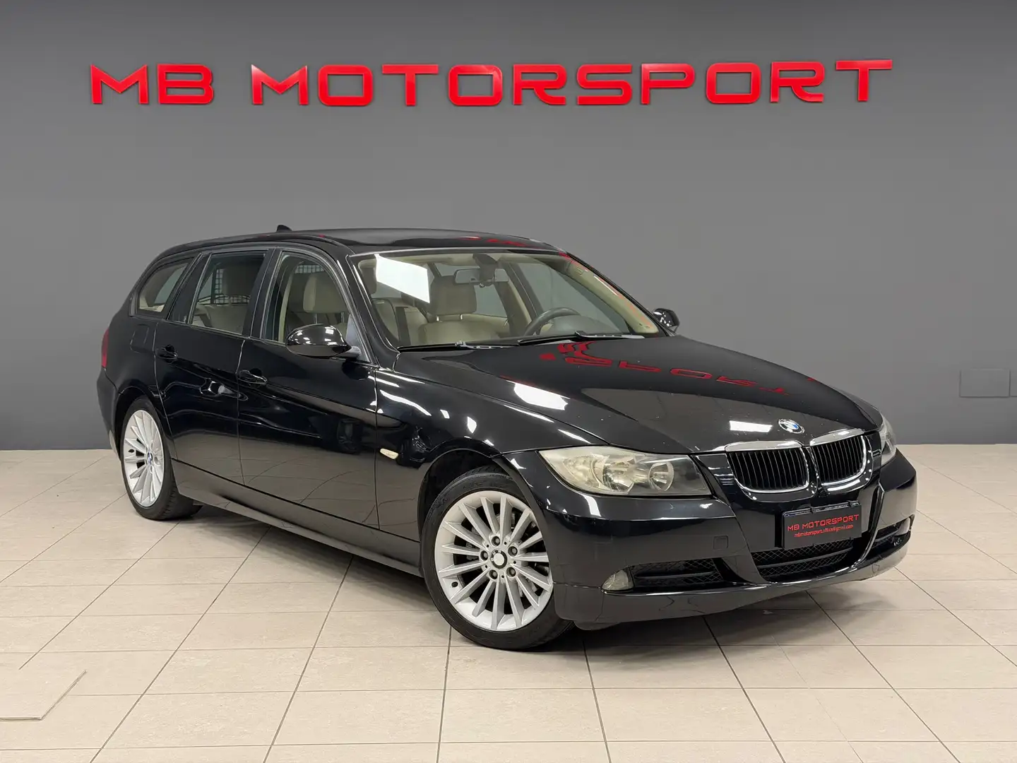 BMW 320 320d Touring Attiva Nero - 1