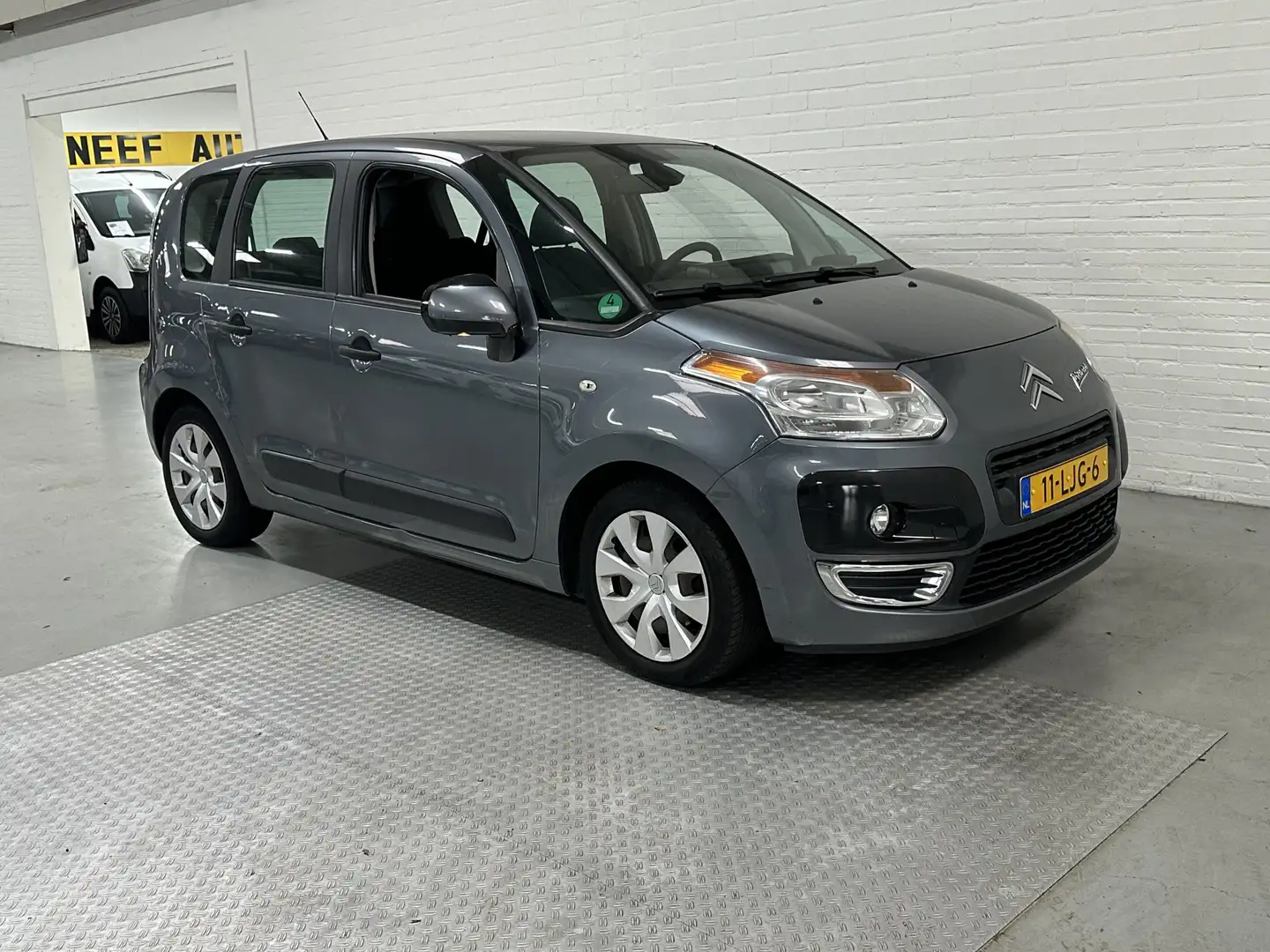 Citroen C3 Picasso 1.6 VTi Aura CLIMA / CRUISE / NAVI /TREKHAAK Grau - 2