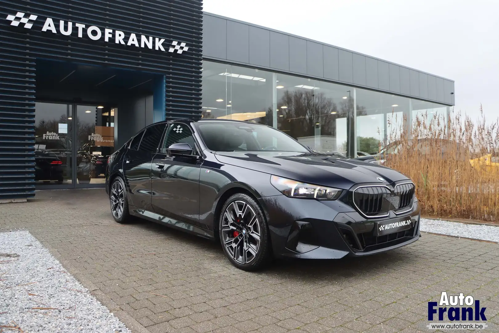 BMW 540 D / BERLNE / PANO / TREKHK / DRIV + PARK PRO / B&W Zwart - 1